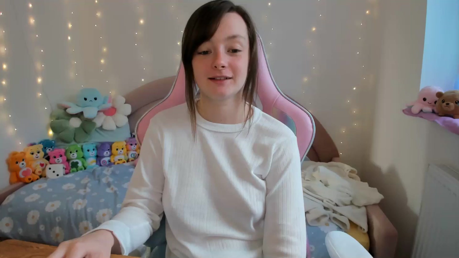 Gallery image thumbnail from JessieBear_'s myfreecams stream on, 09/27/2024, 16:55 image 17 of 20