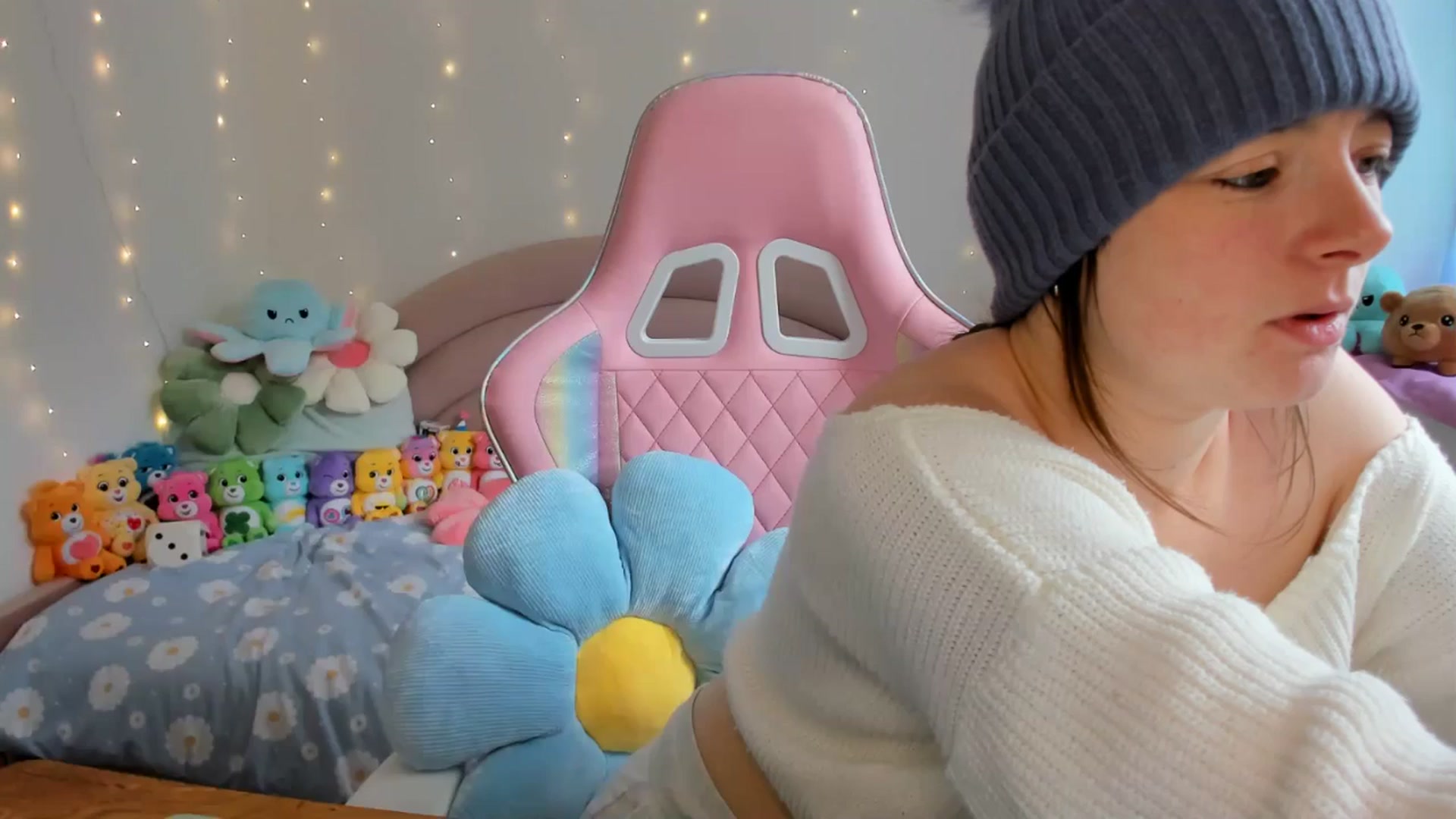 Gallery image thumbnail from JessieBear_'s myfreecams stream on, 10/01/2024, 15:38 image 1 of 20