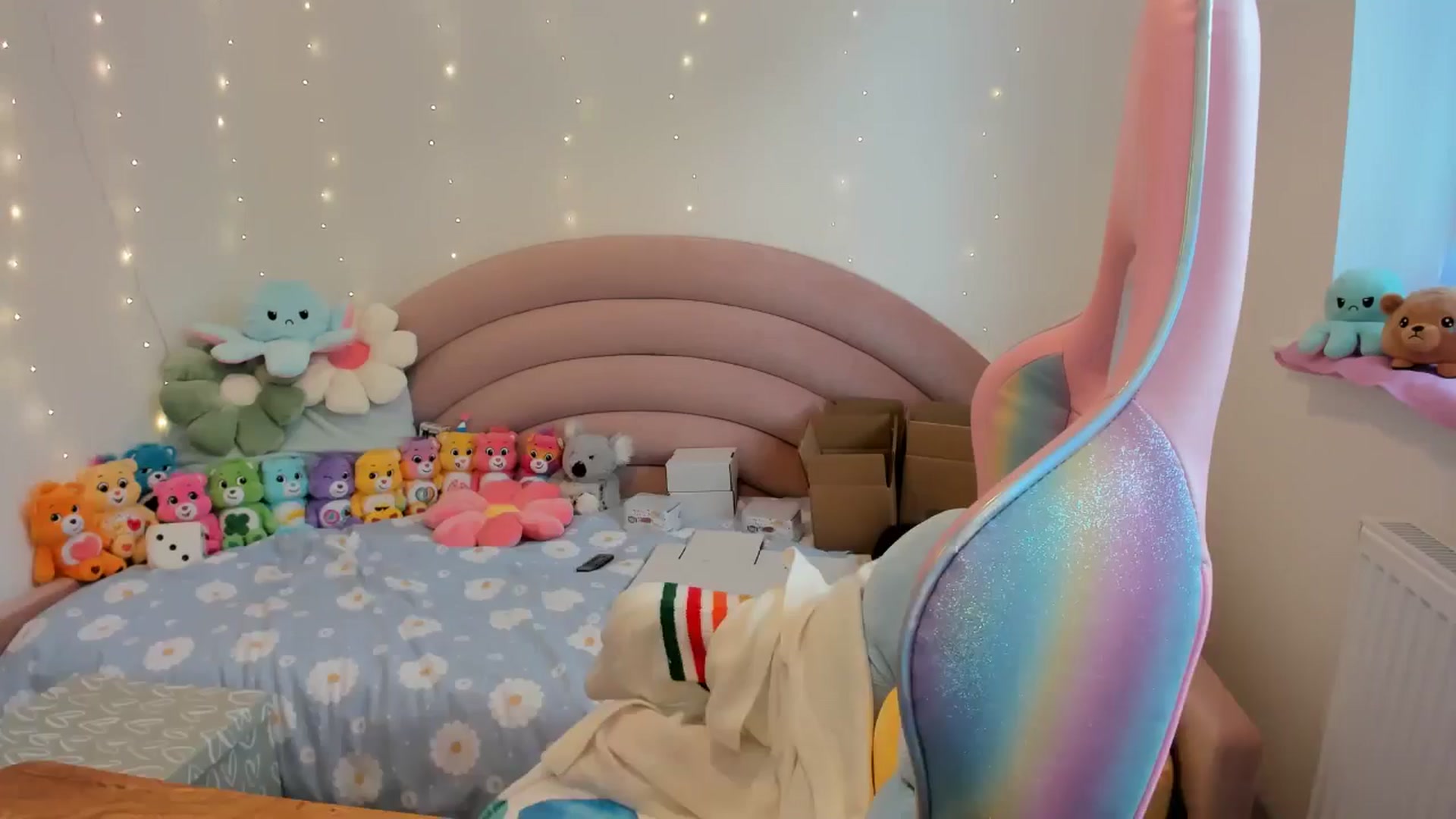 Gallery image thumbnail from JessieBear_'s myfreecams stream on, 10/03/2024, 15:15 image 11 of 20