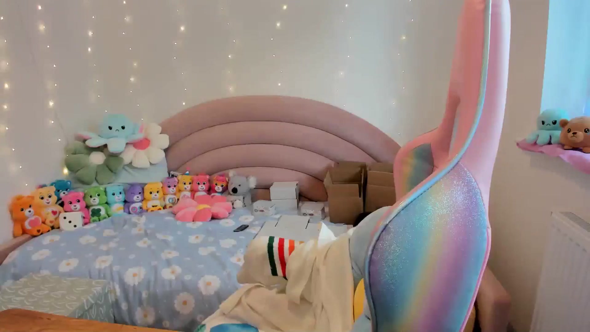 Gallery image thumbnail from JessieBear_'s myfreecams stream on, 10/03/2024, 15:15 image 12 of 20