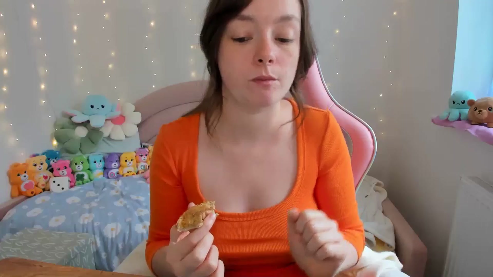 Gallery image thumbnail from JessieBear_'s myfreecams stream on, 10/03/2024, 15:15 image 15 of 20