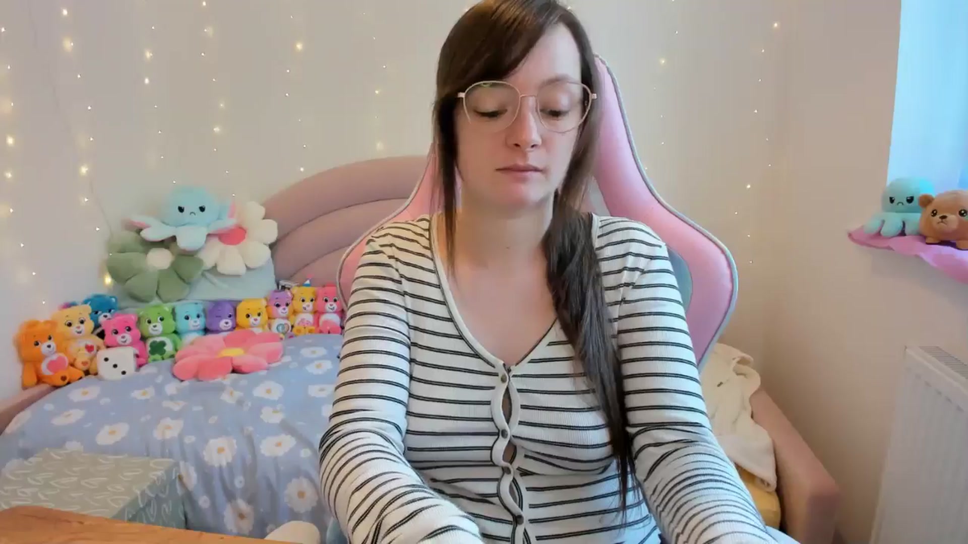 Gallery image thumbnail from JessieBear_'s myfreecams stream on, 10/07/2024, 14:57 image 13 of 20