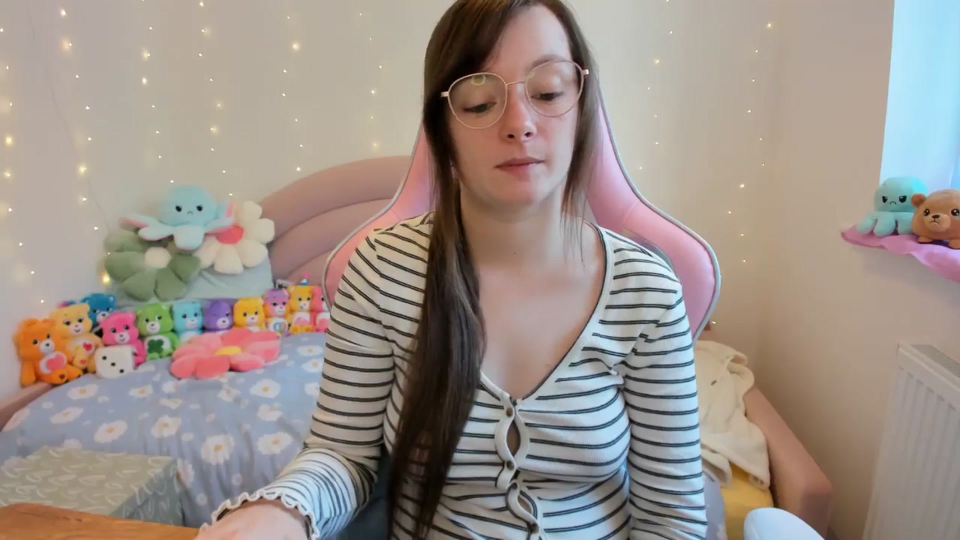 Gallery image thumbnail from JessieBear_'s myfreecams stream on, 10/07/2024, 14:57 image 8 of 20