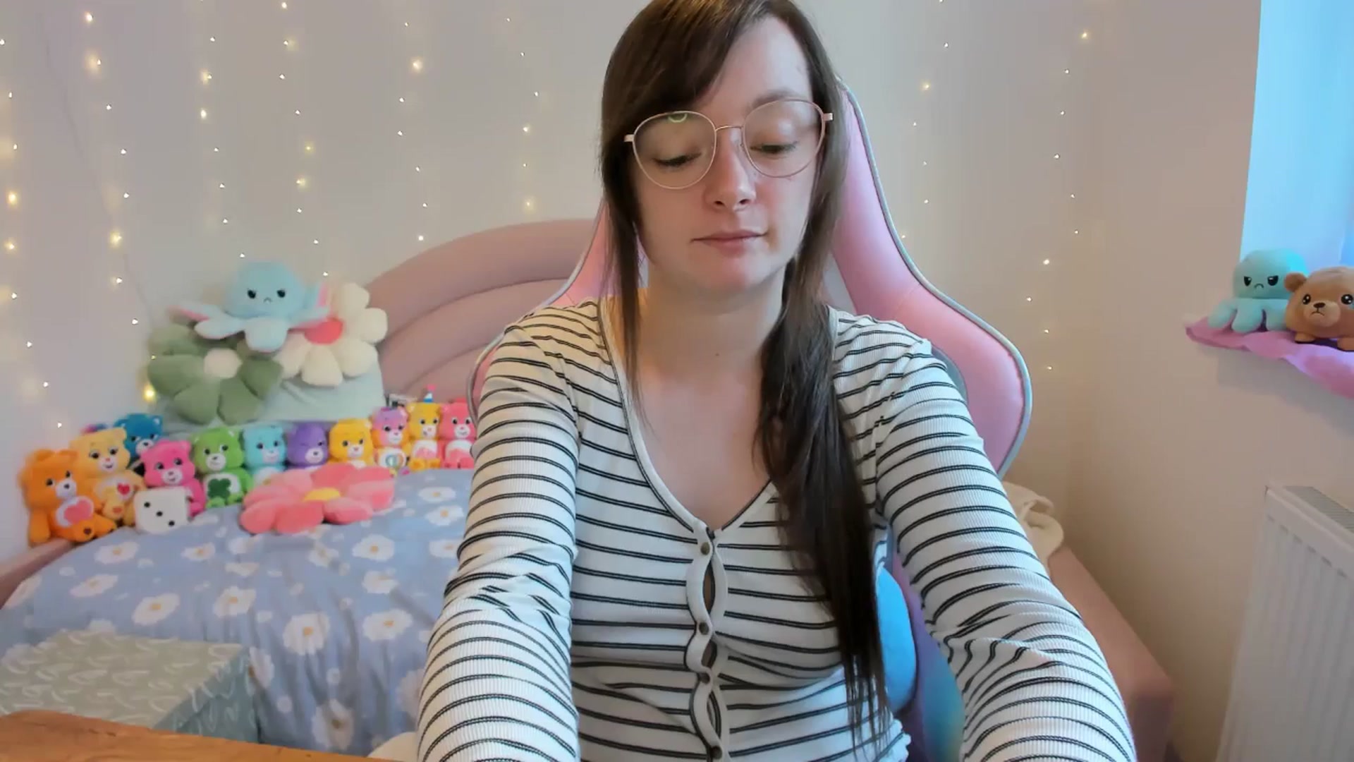 Gallery image thumbnail from JessieBear_'s myfreecams stream on, 10/07/2024, 14:57 image 12 of 20