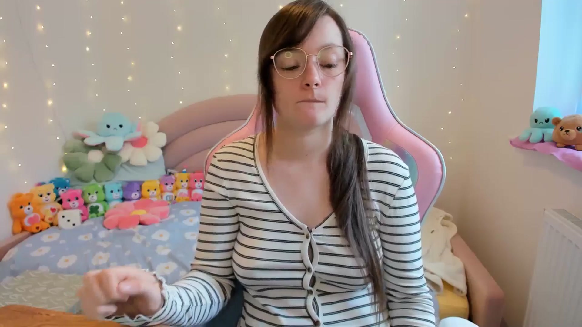 Gallery image thumbnail from JessieBear_'s myfreecams stream on, 10/07/2024, 14:57 image 16 of 20