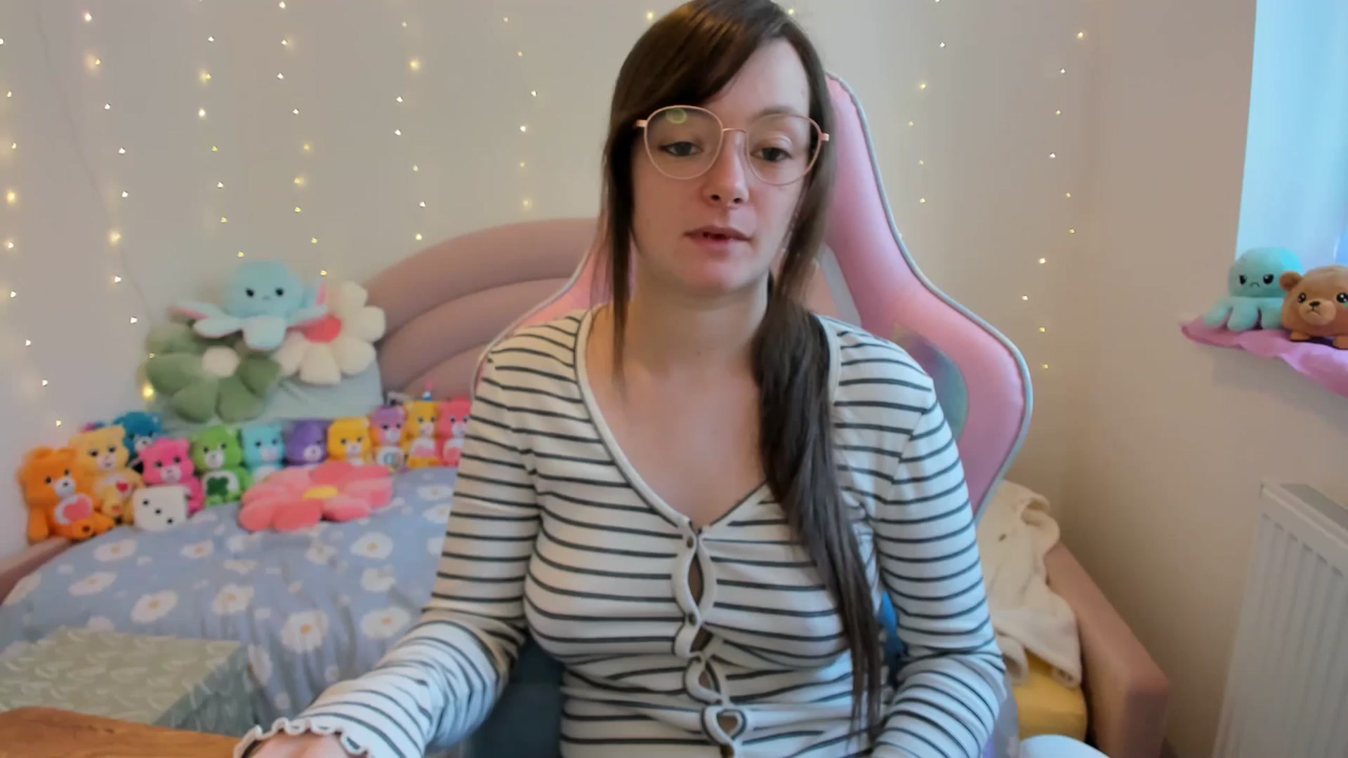 Gallery image thumbnail from JessieBear_'s myfreecams stream on, 10/07/2024, 14:57 image 14 of 20