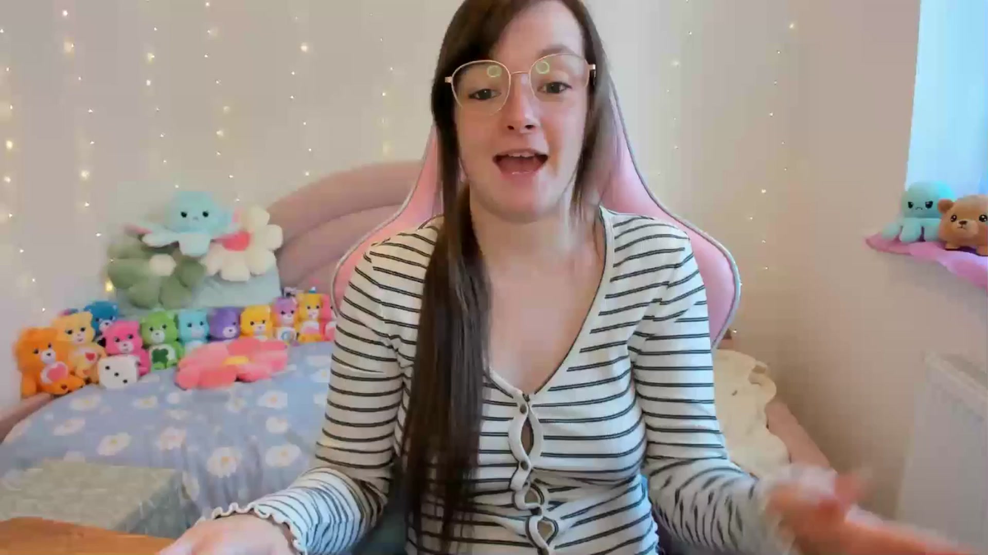 Gallery image thumbnail from JessieBear_'s myfreecams stream on, 10/07/2024, 14:57 image 6 of 20