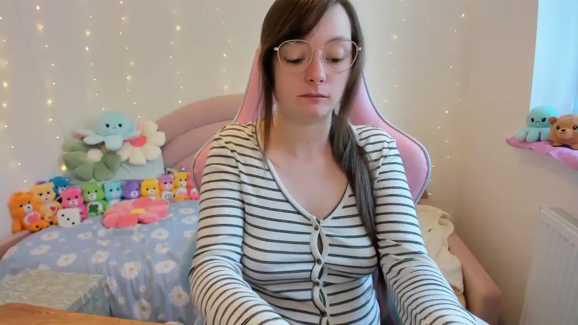 Gallery image thumbnail from JessieBear_'s myfreecams stream on, 10/07/2024, 14:57 image 11 of 20
