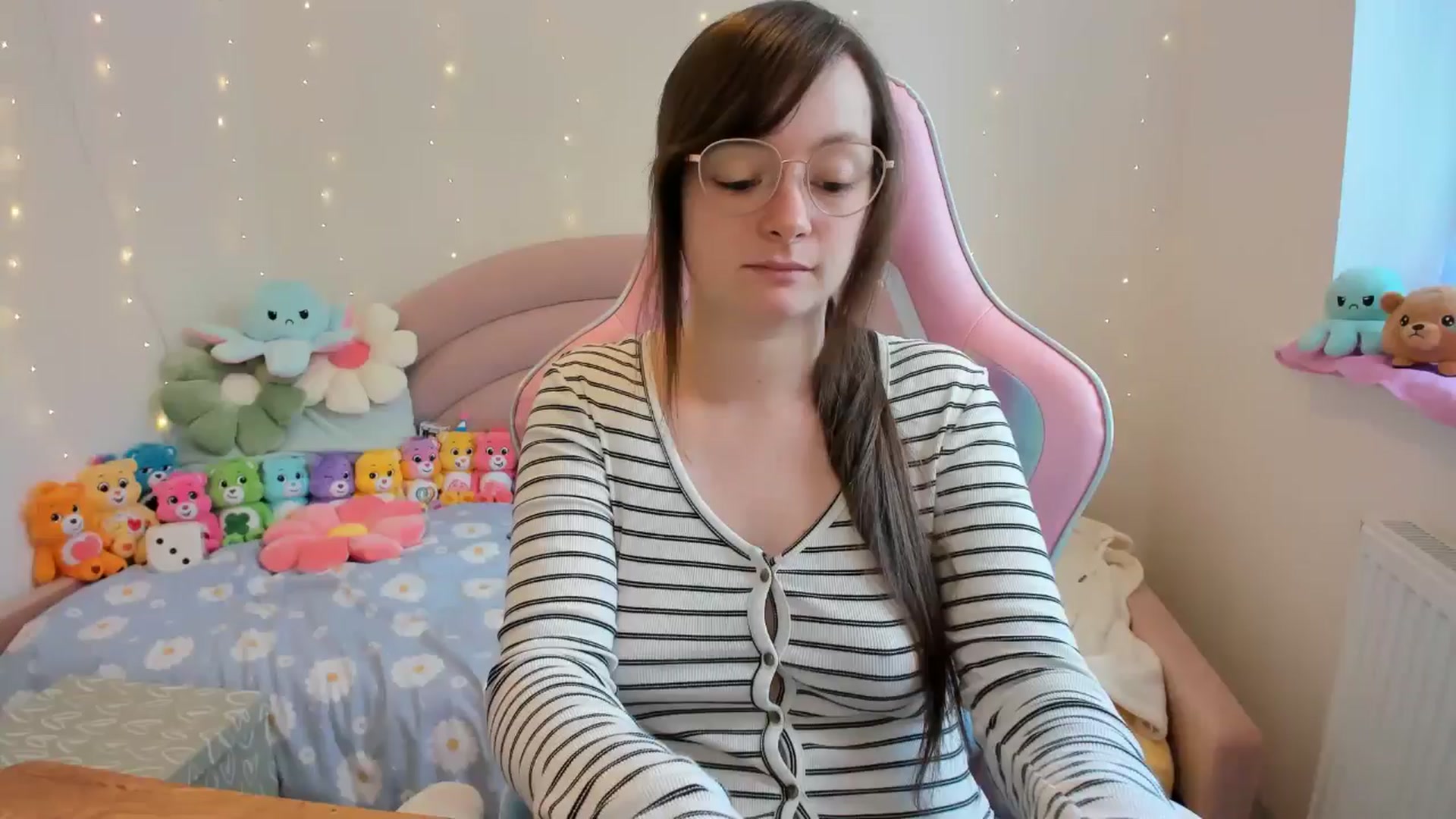 Gallery image thumbnail from JessieBear_'s myfreecams stream on, 10/07/2024, 14:57 image 15 of 20