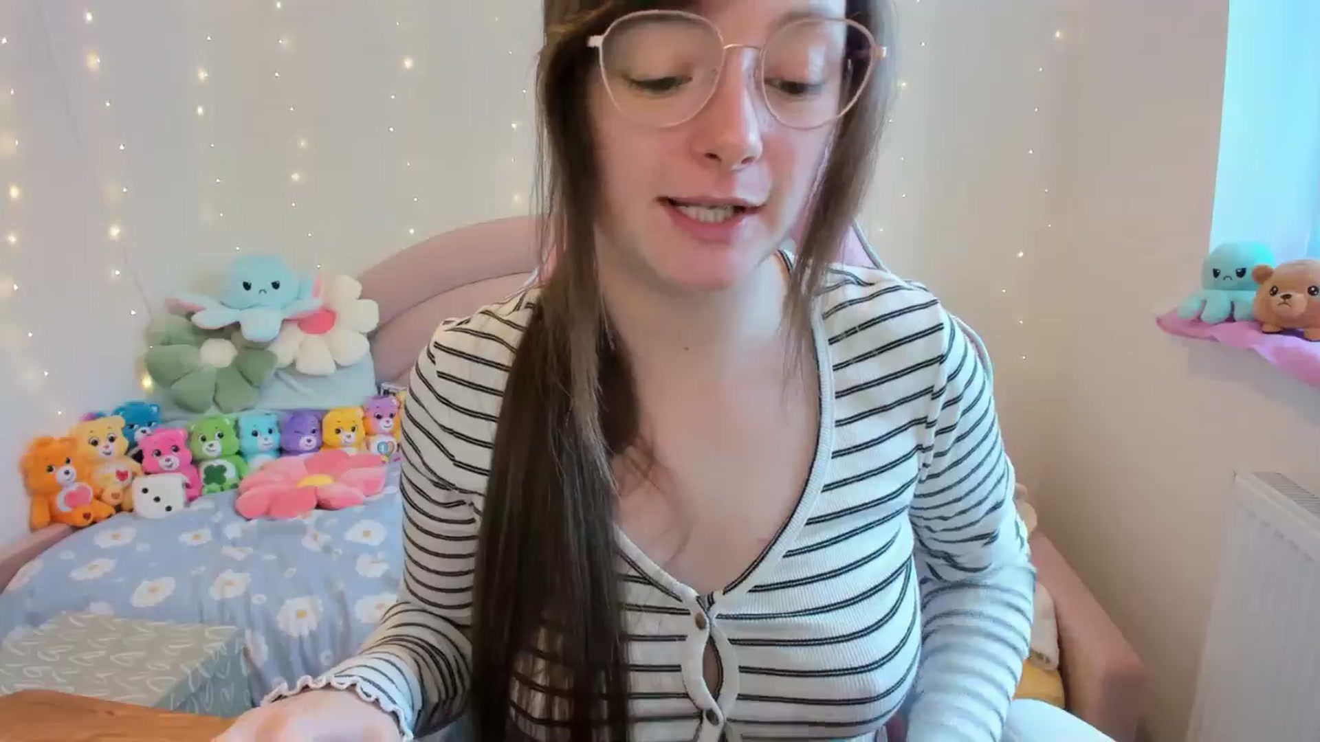 Gallery image thumbnail from JessieBear_'s myfreecams stream on, 10/07/2024, 14:57 image 10 of 20
