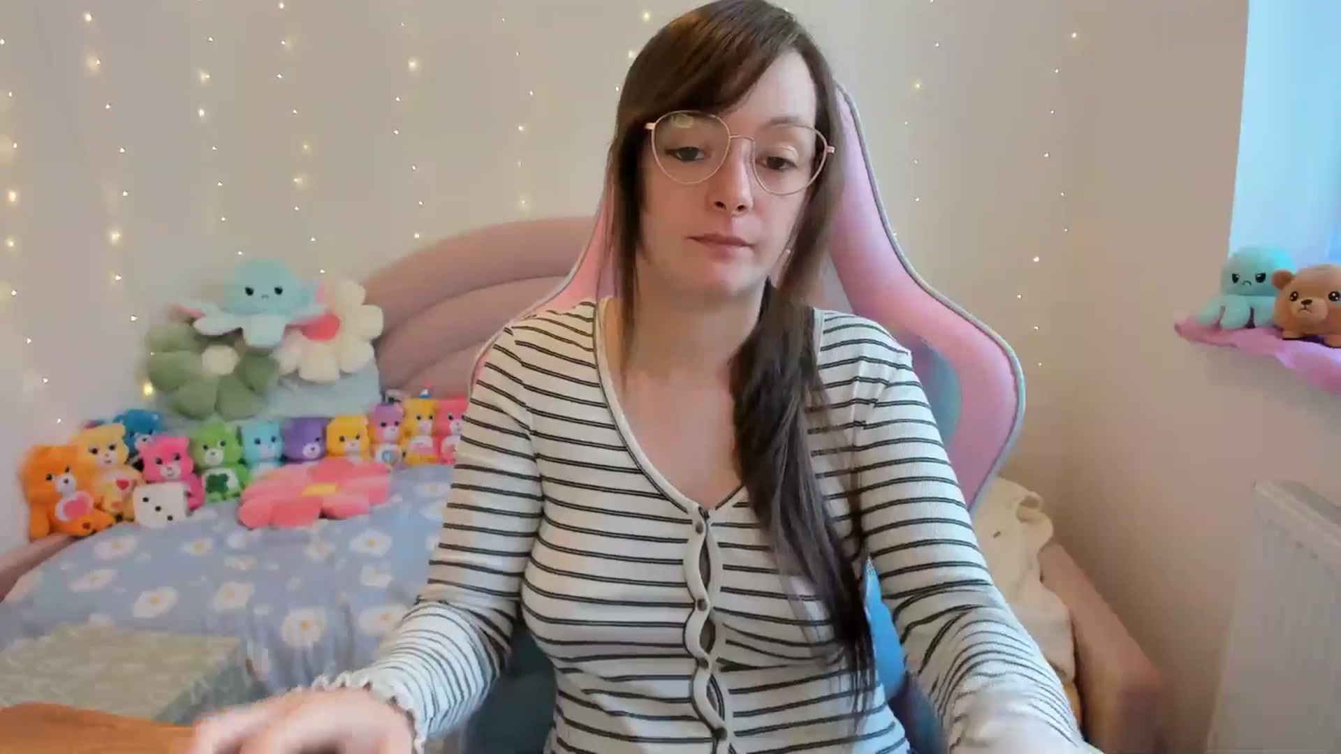 Gallery image thumbnail from JessieBear_'s myfreecams stream on, 10/07/2024, 14:57 image 17 of 20