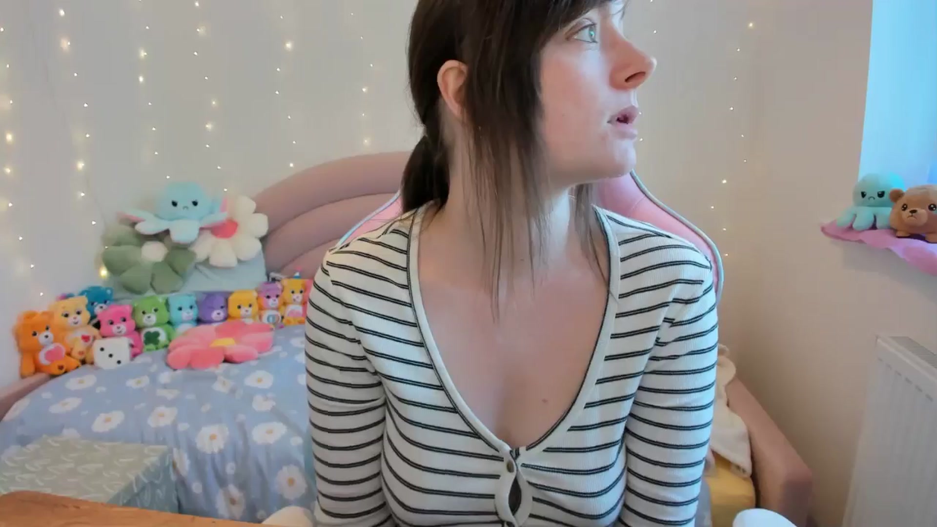Gallery image thumbnail from JessieBear_'s myfreecams stream on, 10/07/2024, 15:20 image 20 of 20