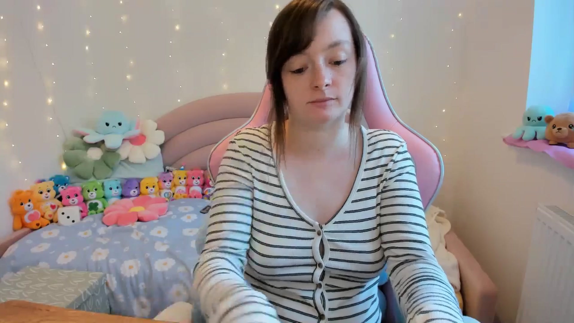 Gallery image thumbnail from JessieBear_'s myfreecams stream on, 10/07/2024, 15:20 image 9 of 20
