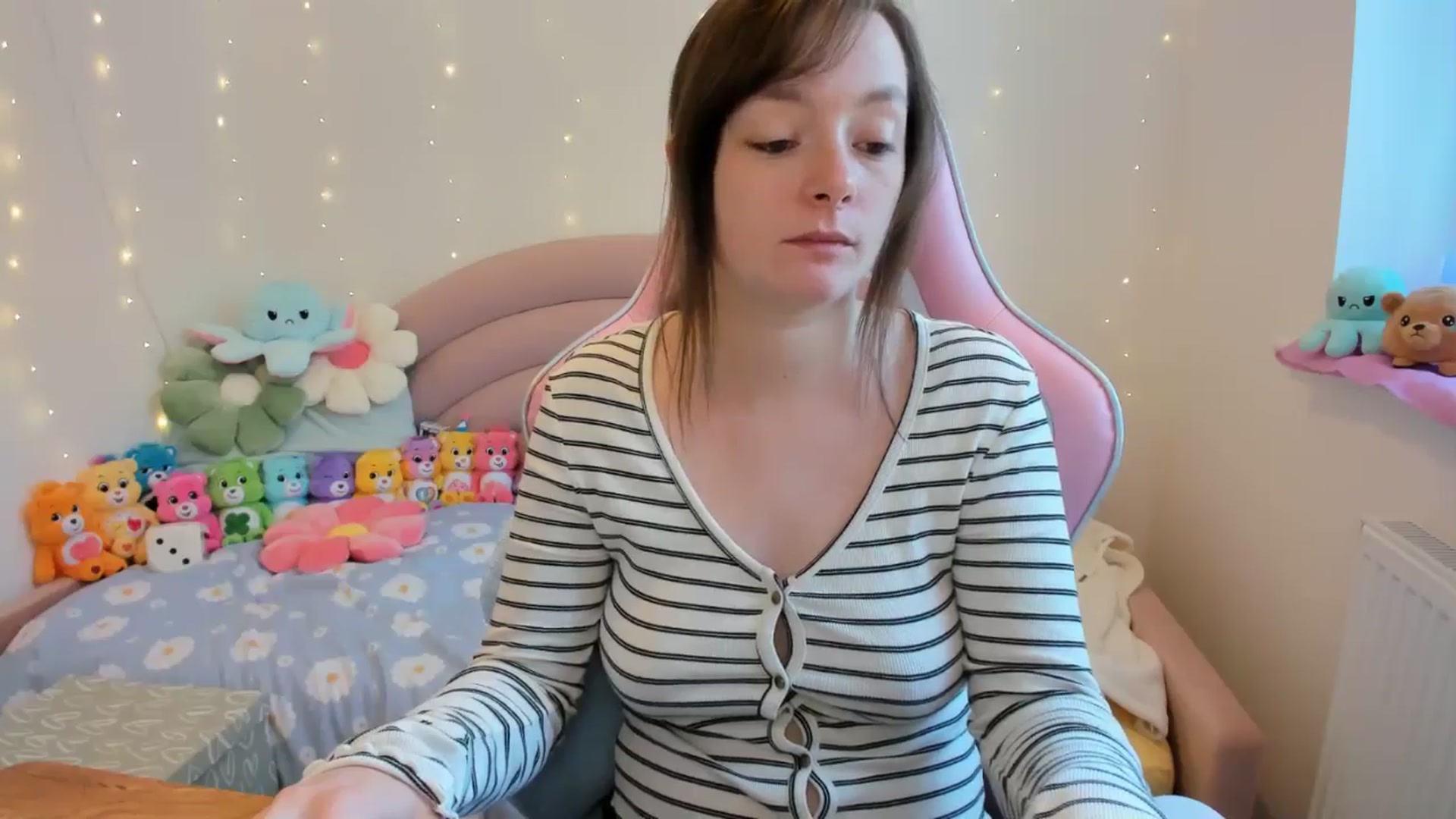Gallery image thumbnail from JessieBear_'s myfreecams stream on, 10/07/2024, 15:20 image 4 of 20