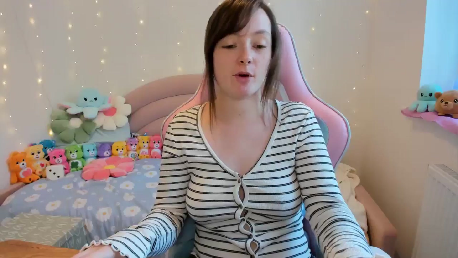 Gallery image thumbnail from JessieBear_'s myfreecams stream on, 10/07/2024, 15:20 image 18 of 20