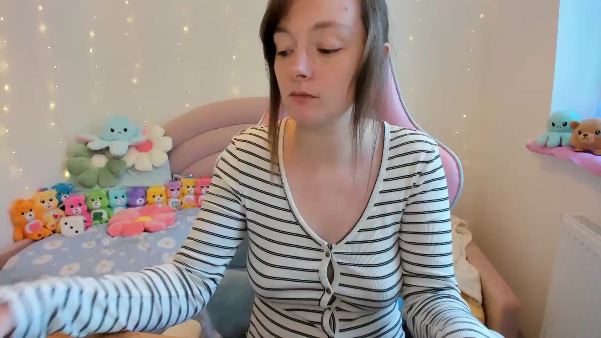 Gallery image thumbnail from JessieBear_'s myfreecams stream on, 10/07/2024, 15:20 image 1 of 20
