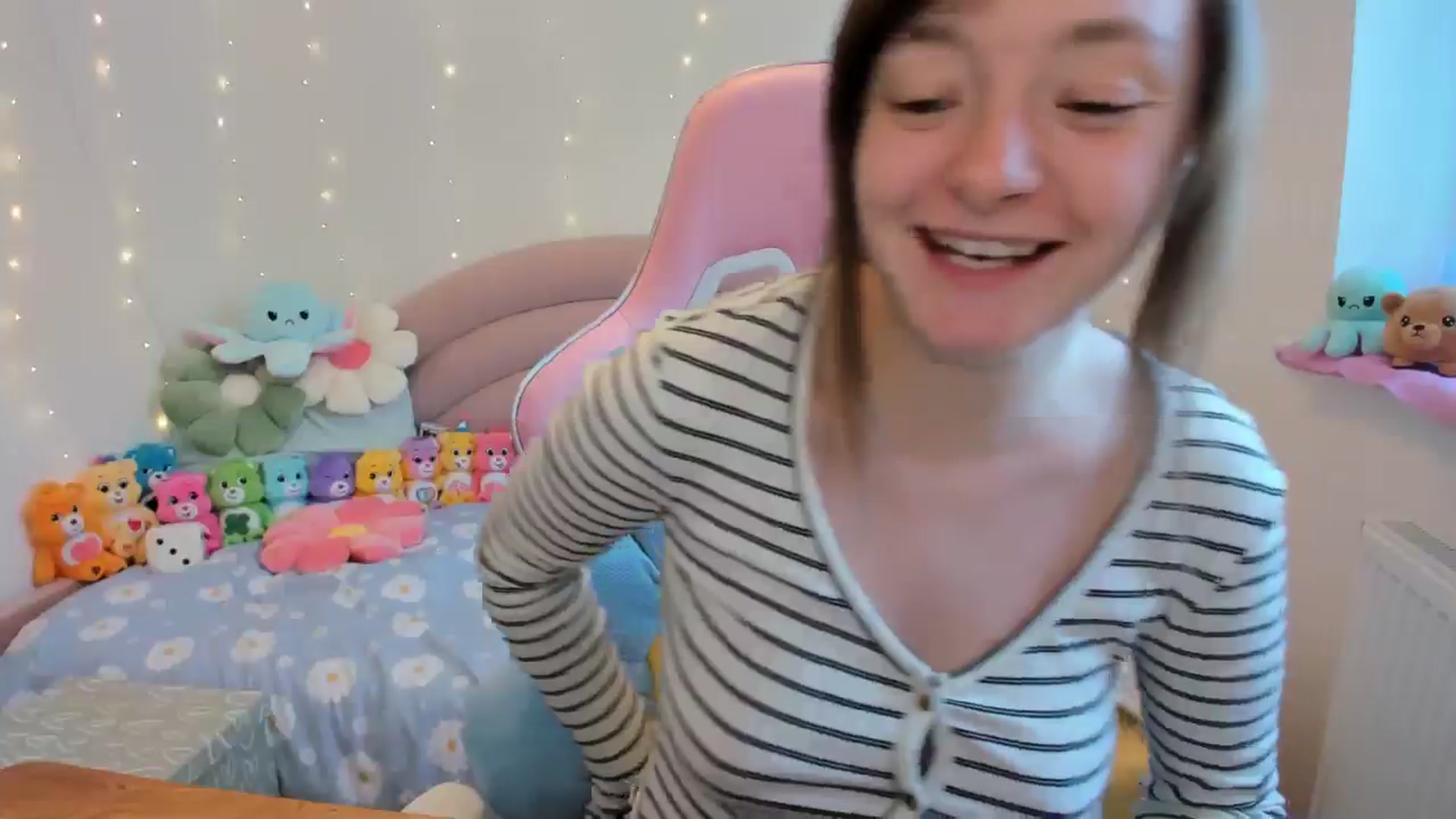 Gallery image thumbnail from JessieBear_'s myfreecams stream on, 10/07/2024, 15:20 image 3 of 20