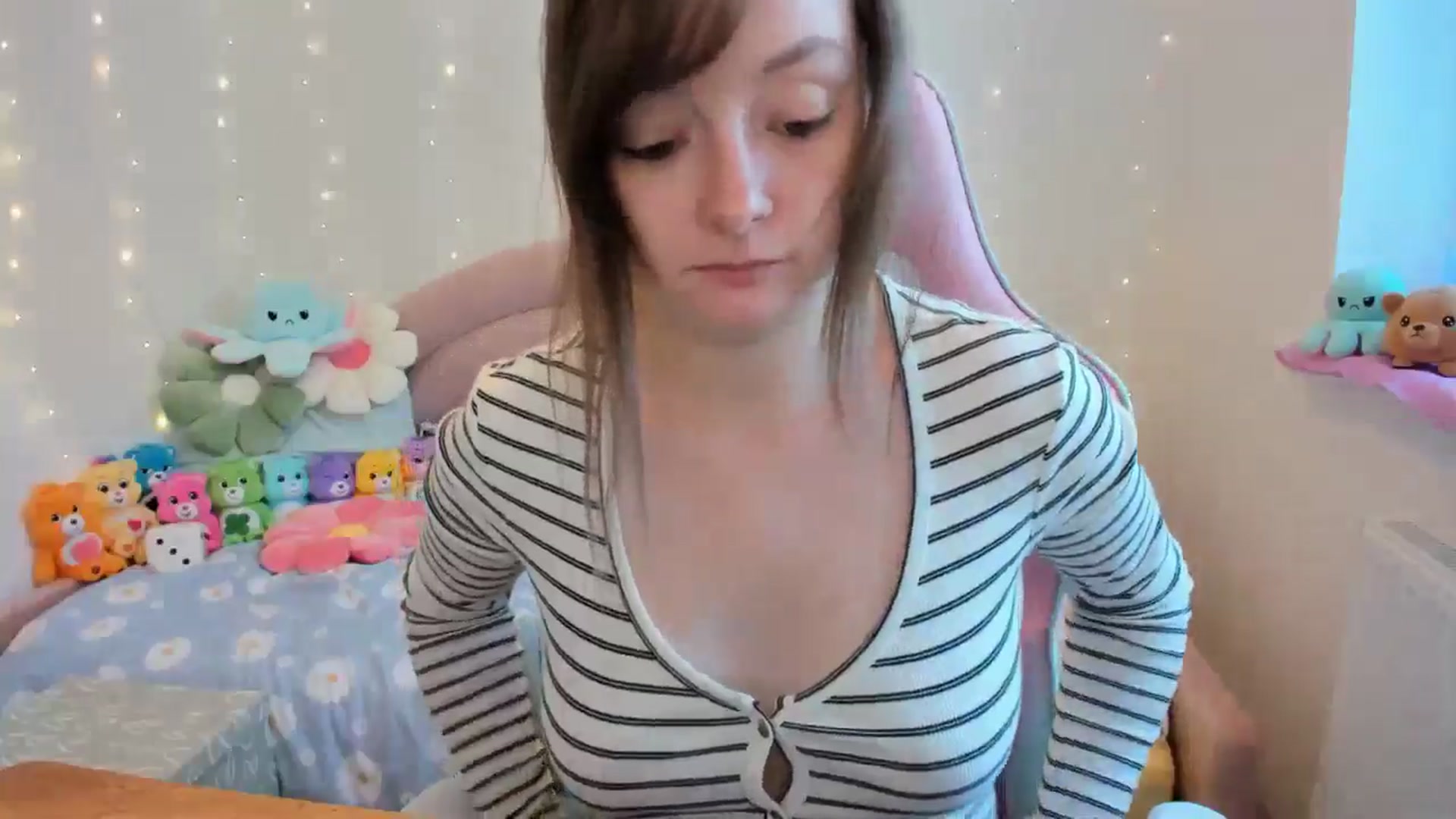 Gallery image thumbnail from JessieBear_'s myfreecams stream on, 10/07/2024, 15:38 image 6 of 20