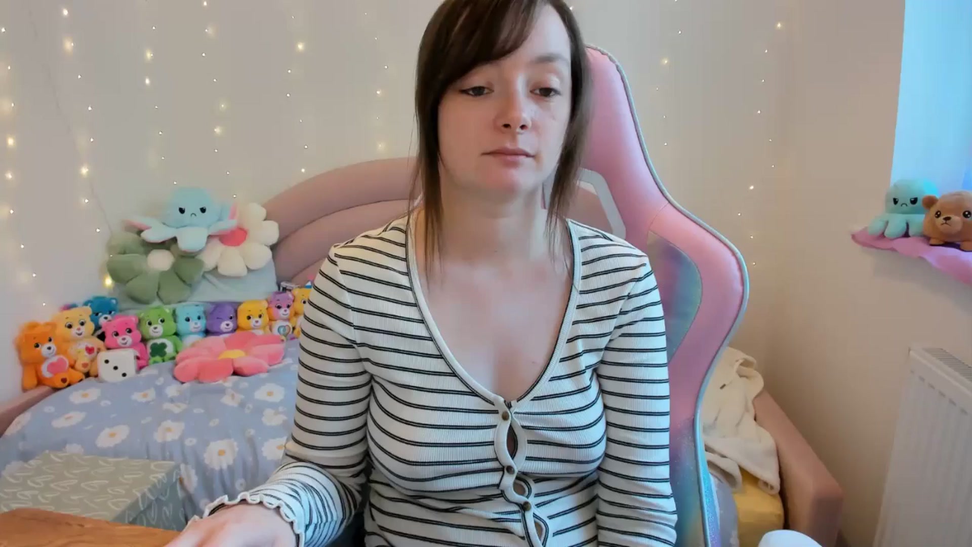 Gallery image thumbnail from JessieBear_'s myfreecams stream on, 10/07/2024, 15:38 image 8 of 20