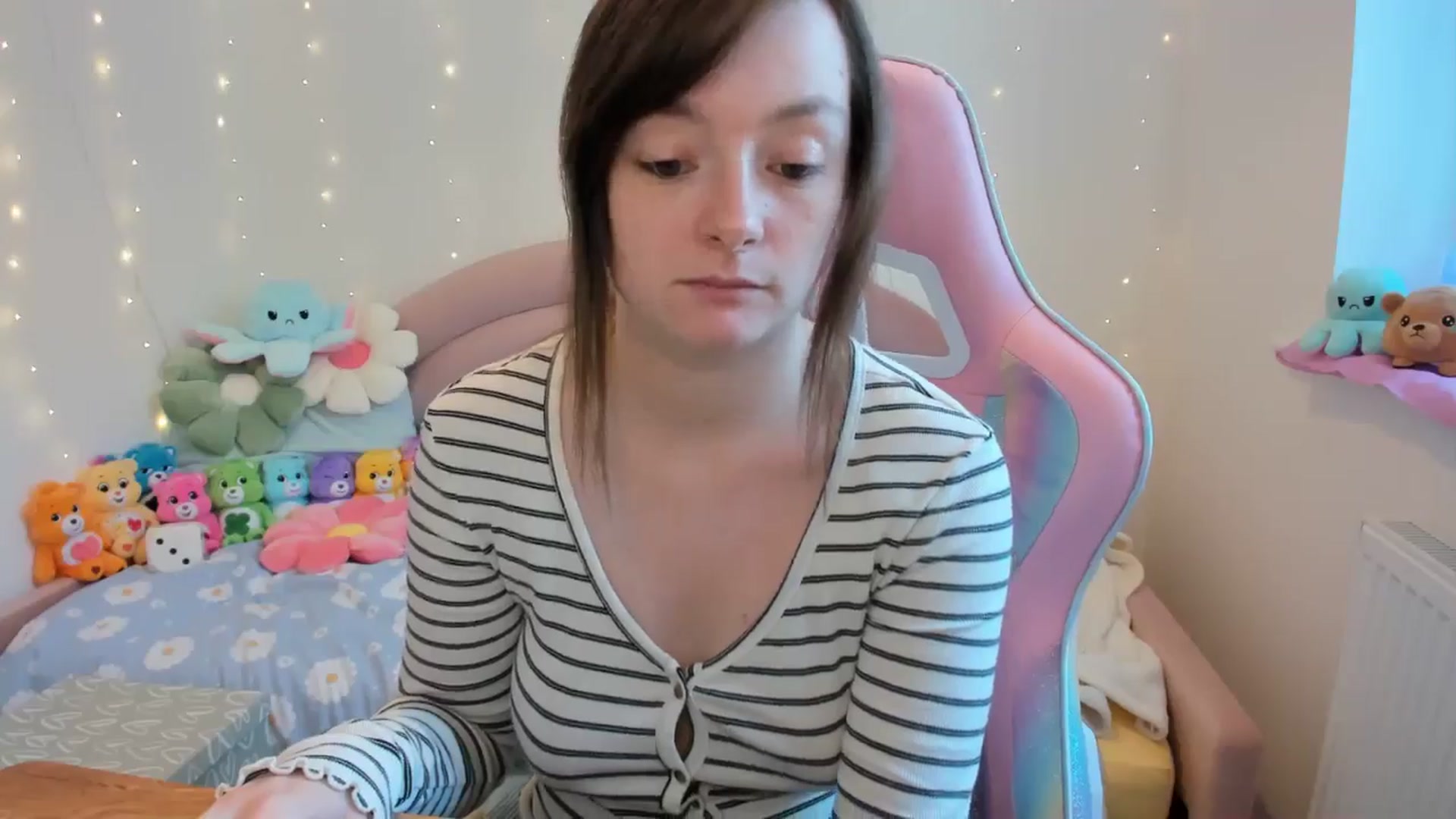 Gallery image thumbnail from JessieBear_'s myfreecams stream on, 10/07/2024, 15:38 image 12 of 20