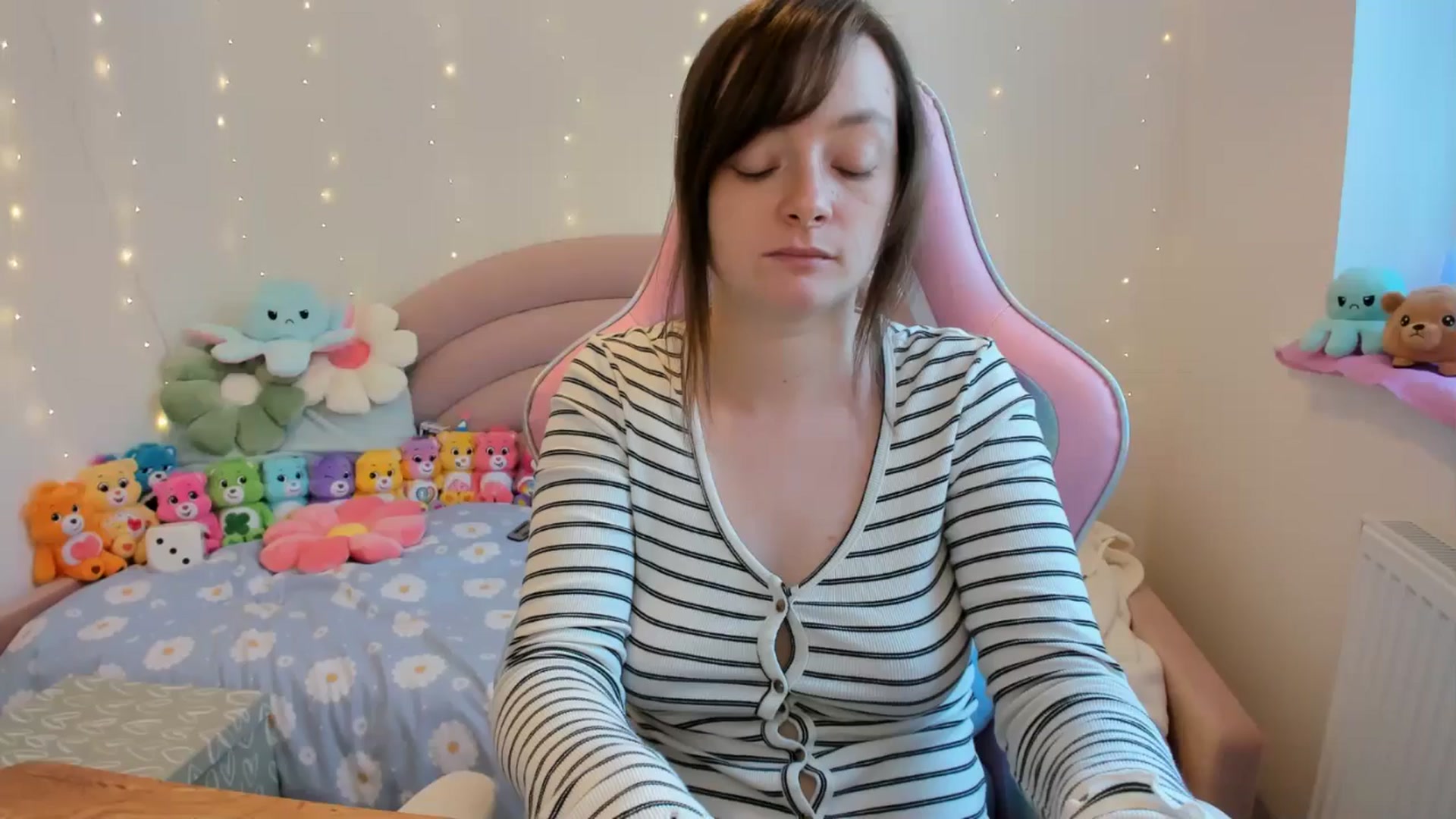 Gallery image thumbnail from JessieBear_'s myfreecams stream on, 10/07/2024, 15:38 image 5 of 20