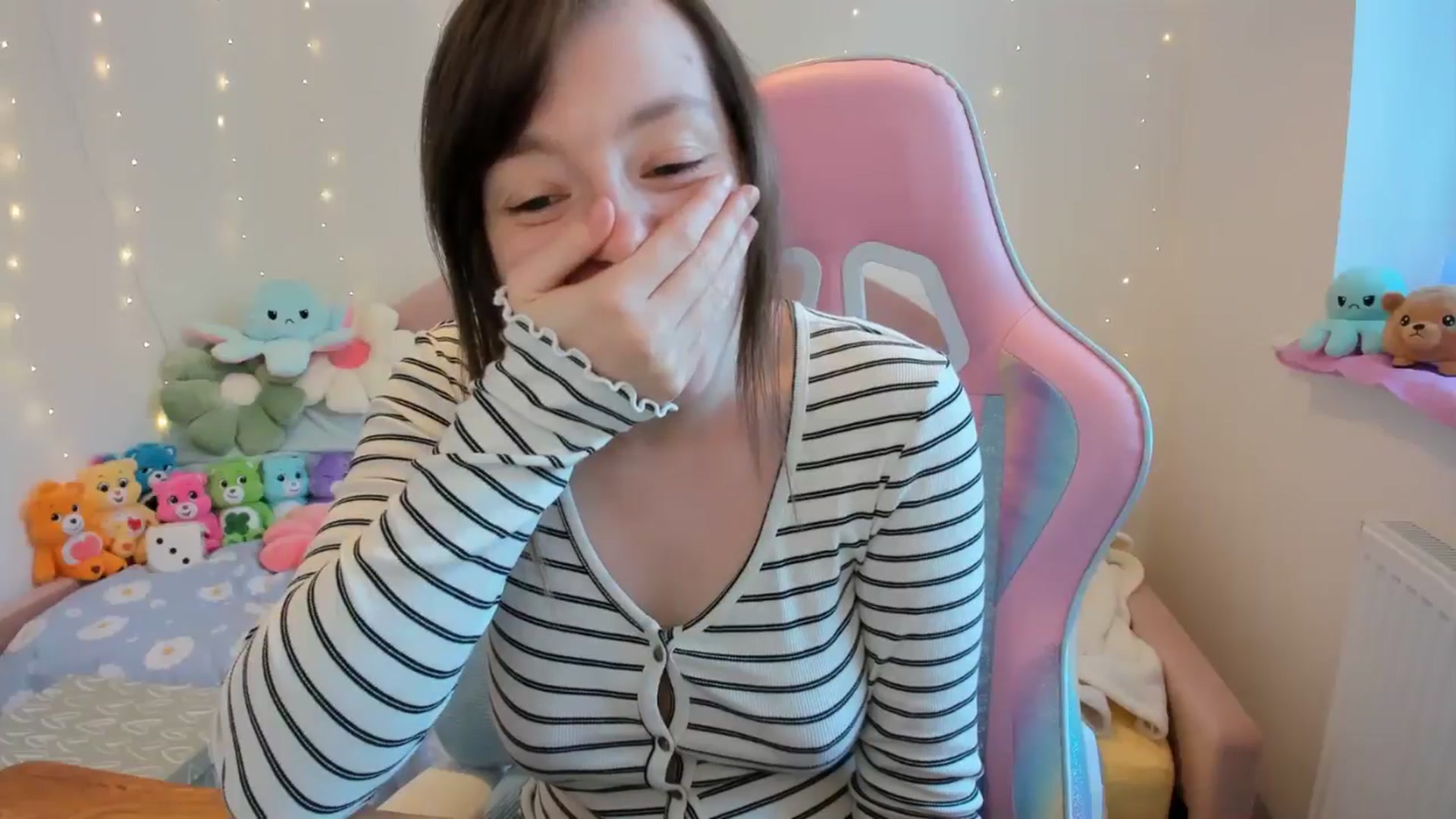 Gallery image thumbnail from JessieBear_'s myfreecams stream on, 10/07/2024, 15:38 image 13 of 20