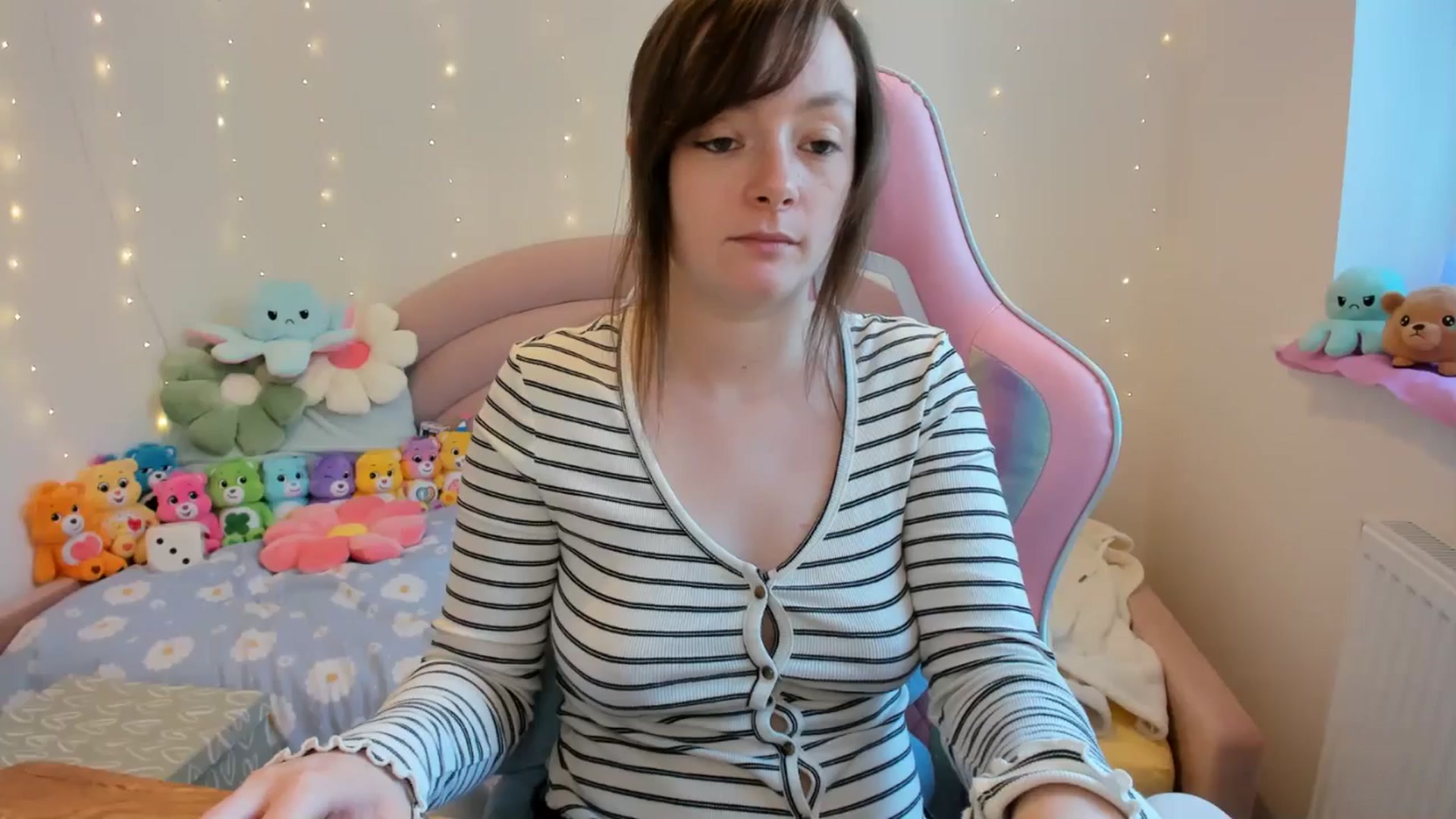 Gallery image thumbnail from JessieBear_'s myfreecams stream on, 10/07/2024, 15:38 image 9 of 20
