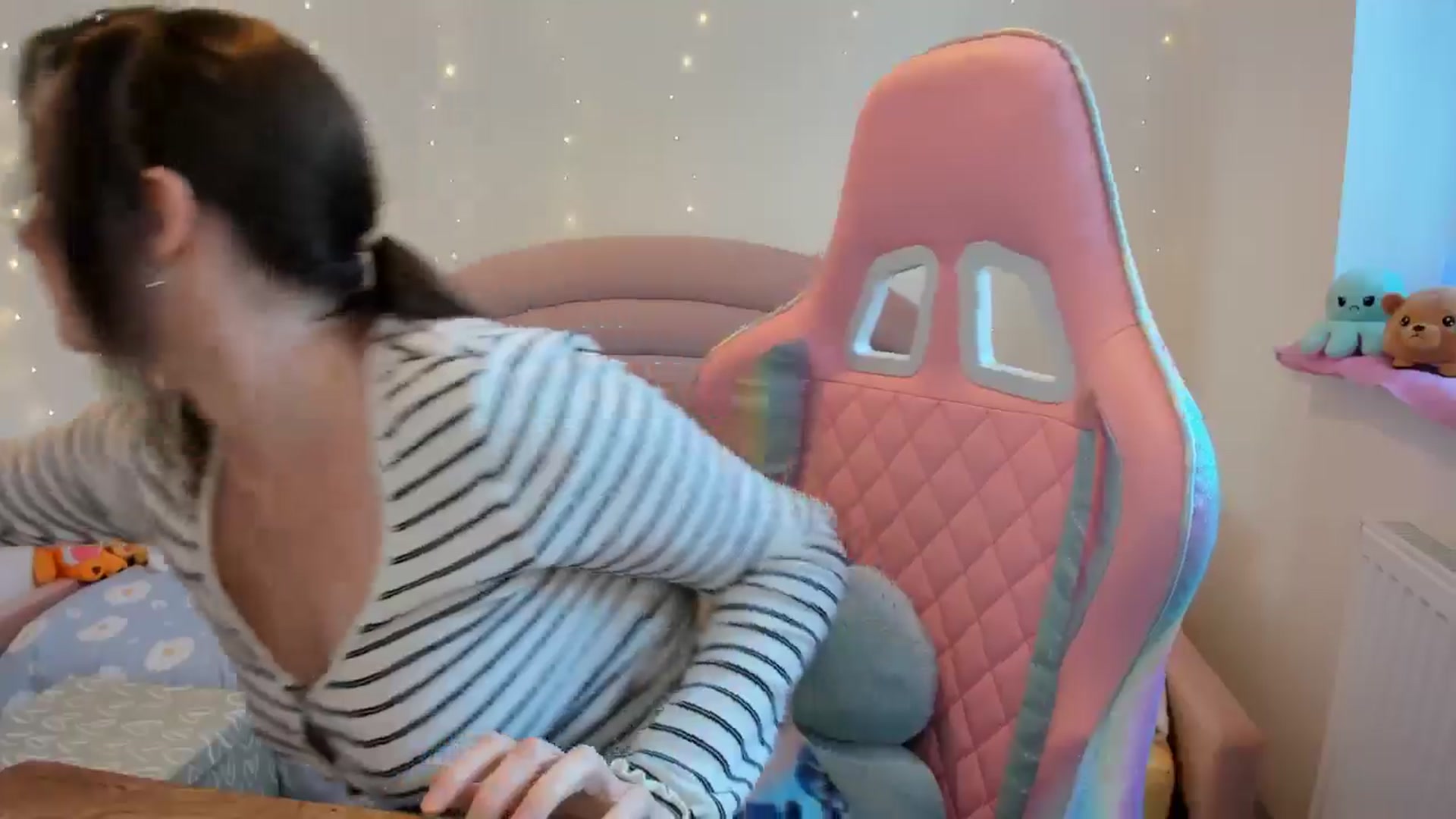 Gallery image thumbnail from JessieBear_'s myfreecams stream on, 10/07/2024, 15:38 image 15 of 20