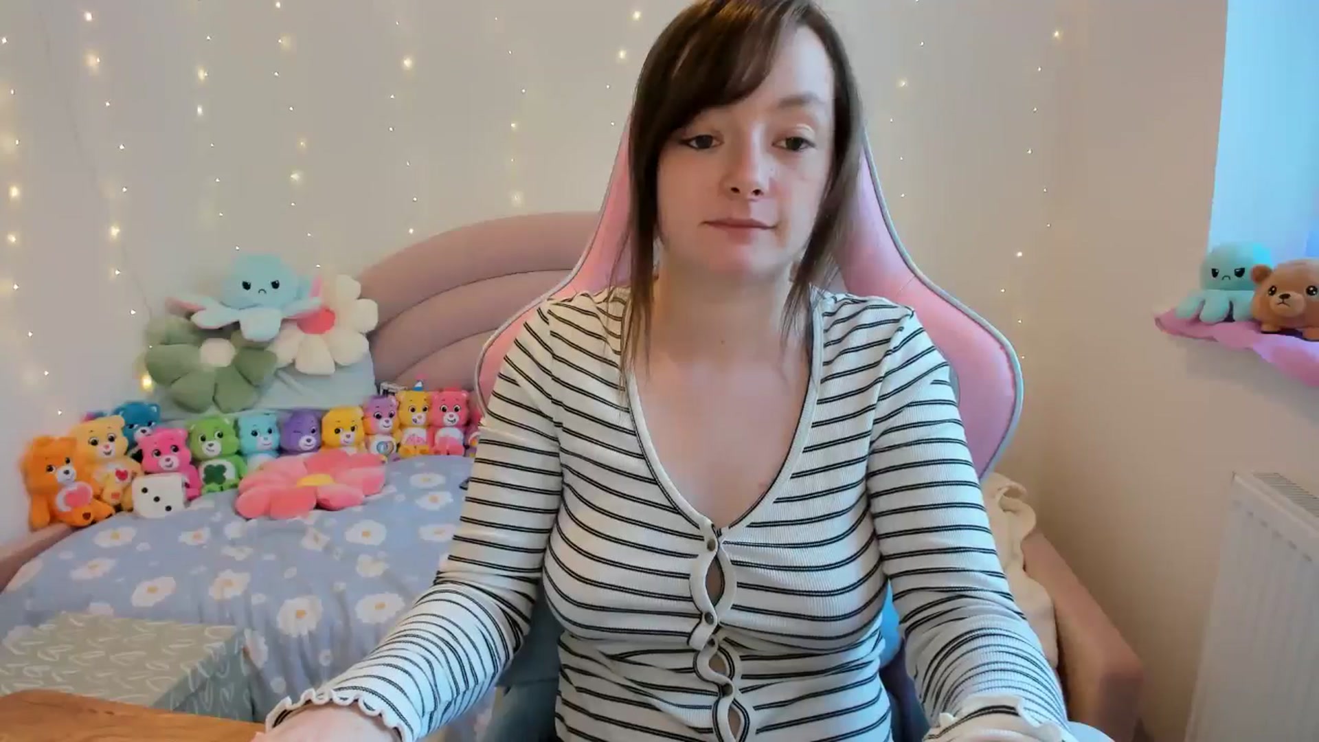 Gallery image thumbnail from JessieBear_'s myfreecams stream on, 10/07/2024, 15:38 image 4 of 20