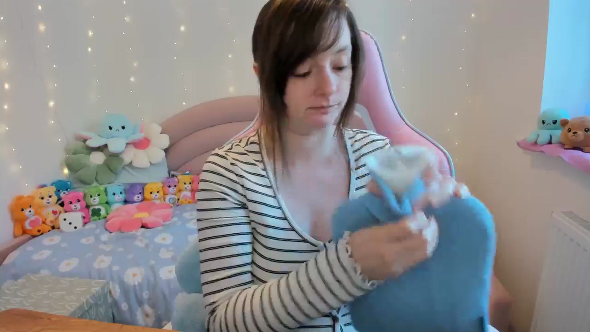 Gallery image thumbnail from JessieBear_'s myfreecams stream on, 10/07/2024, 15:38 image 17 of 20