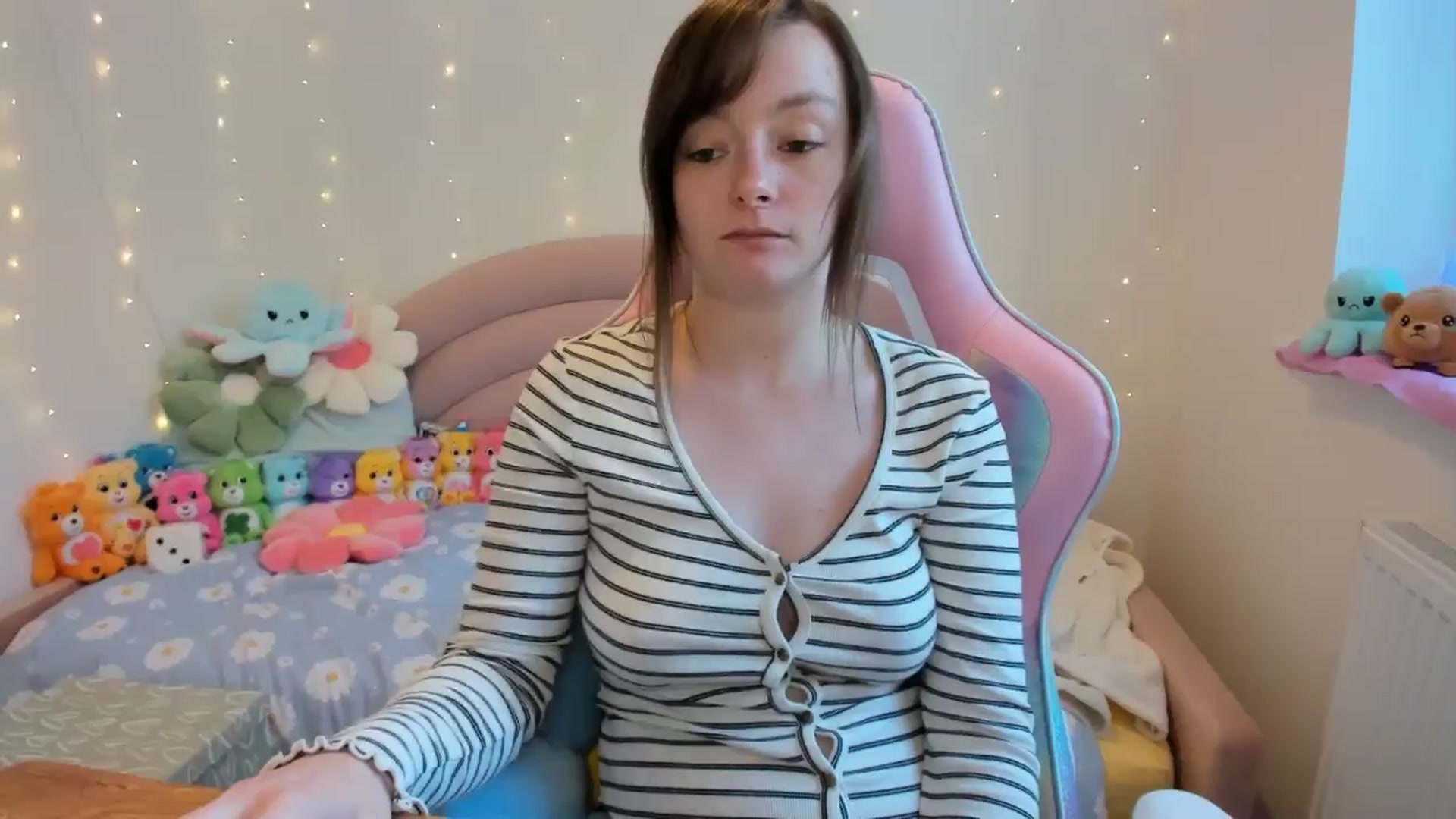 Gallery image thumbnail from JessieBear_'s myfreecams stream on, 10/07/2024, 15:38 image 16 of 20