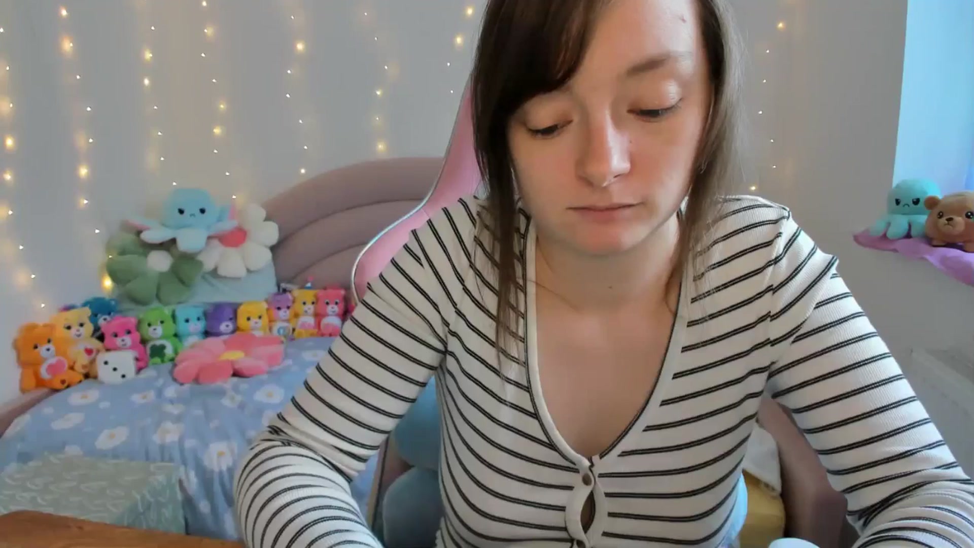 Gallery image thumbnail from JessieBear_'s myfreecams stream on, 10/07/2024, 16:25 image 16 of 20