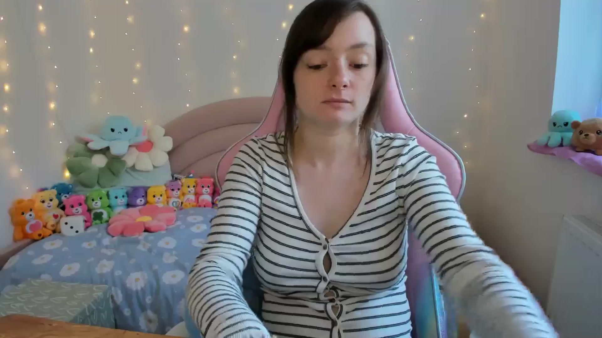 Gallery image thumbnail from JessieBear_'s myfreecams stream on, 10/07/2024, 16:25 image 7 of 20