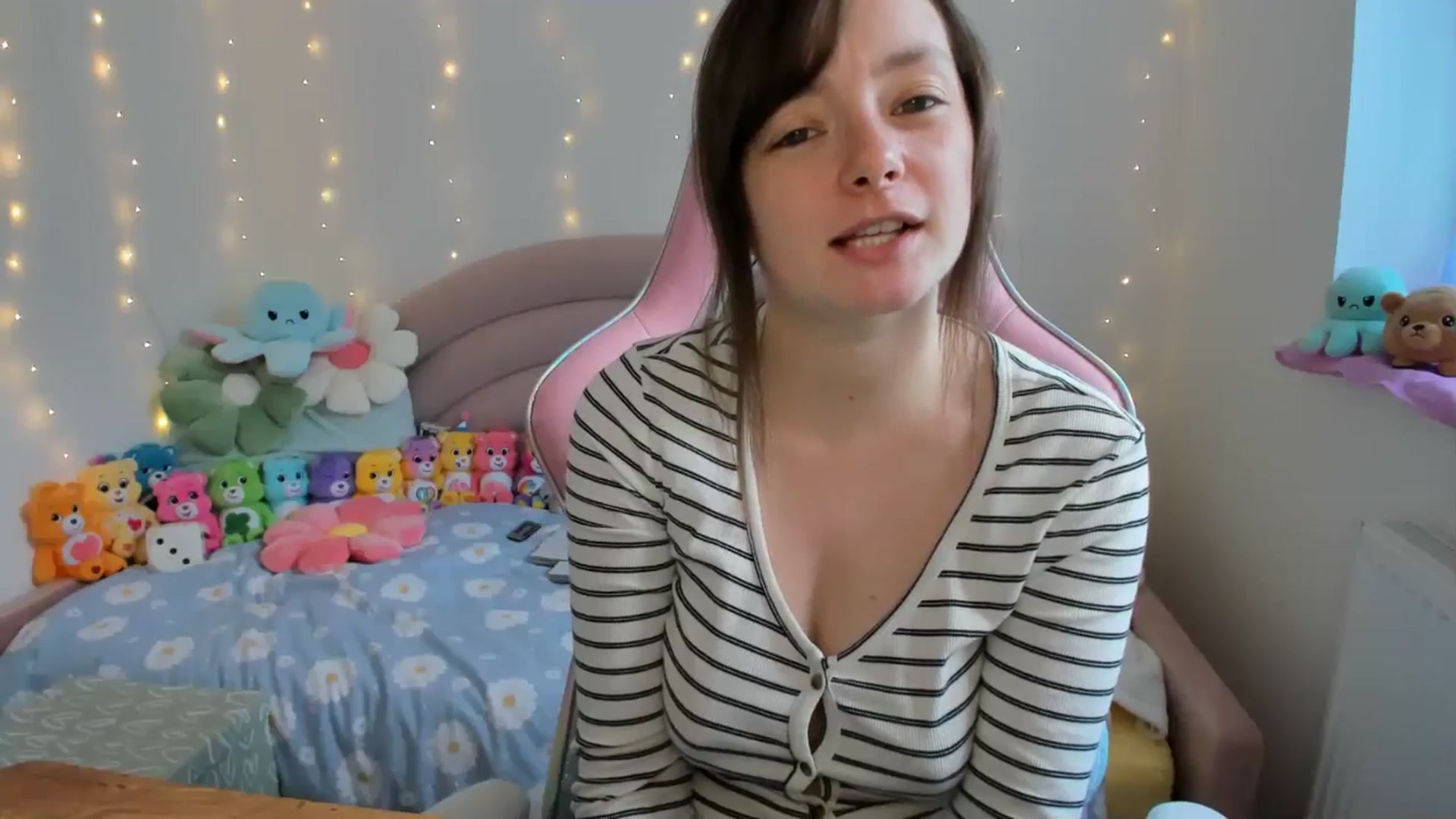 Gallery image thumbnail from JessieBear_'s myfreecams stream on, 10/07/2024, 16:25 image 15 of 20