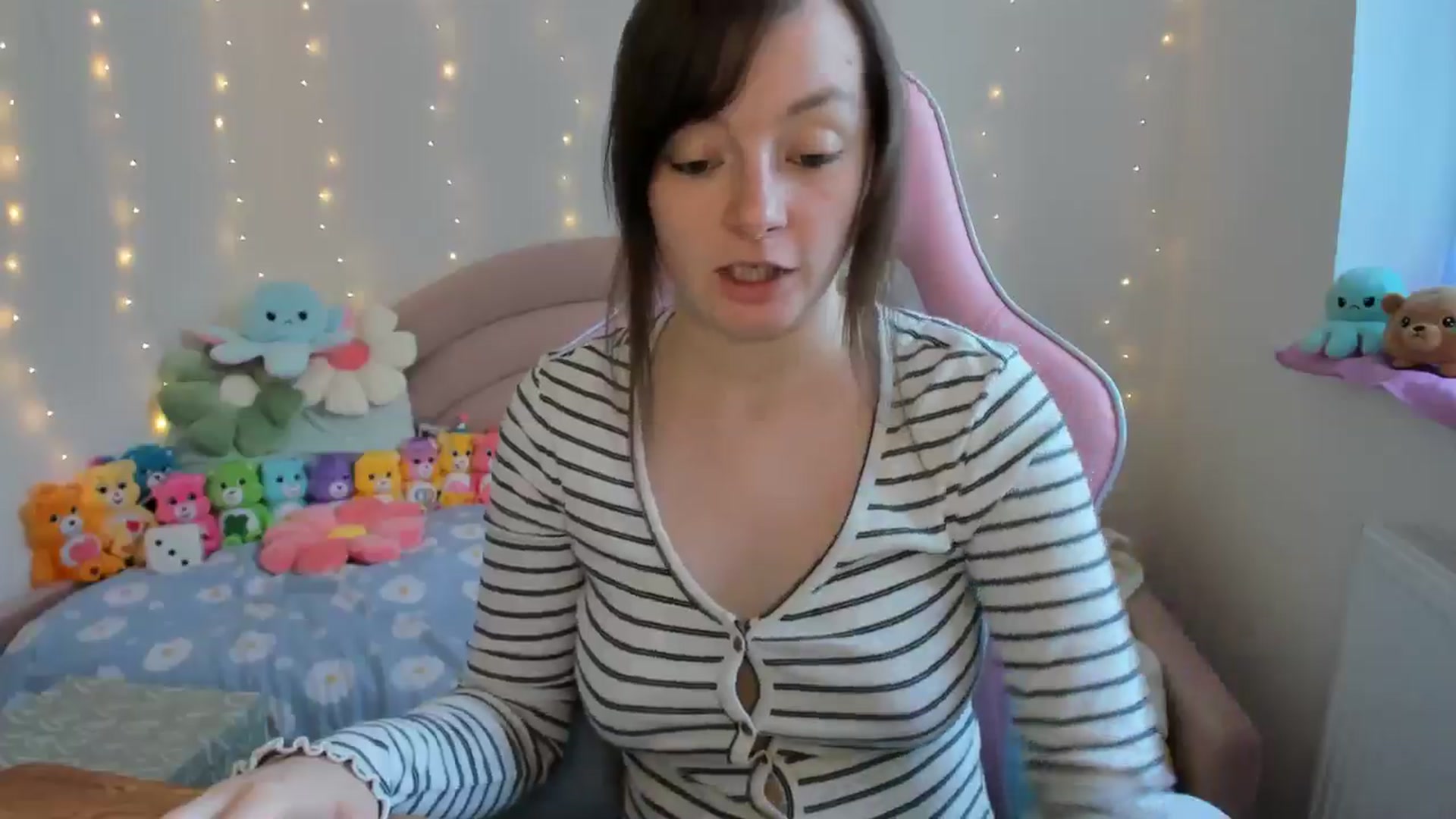 Gallery image thumbnail from JessieBear_'s myfreecams stream on, 10/07/2024, 16:25 image 10 of 20