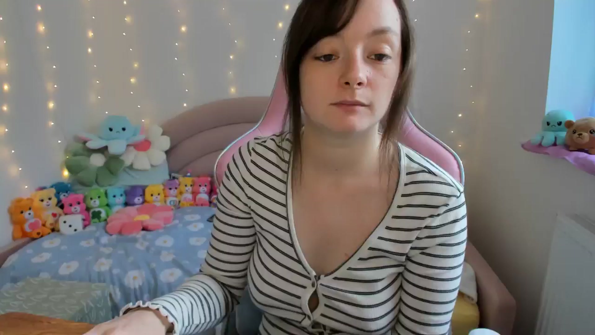 Gallery image thumbnail from JessieBear_'s myfreecams stream on, 10/07/2024, 16:25 image 17 of 20