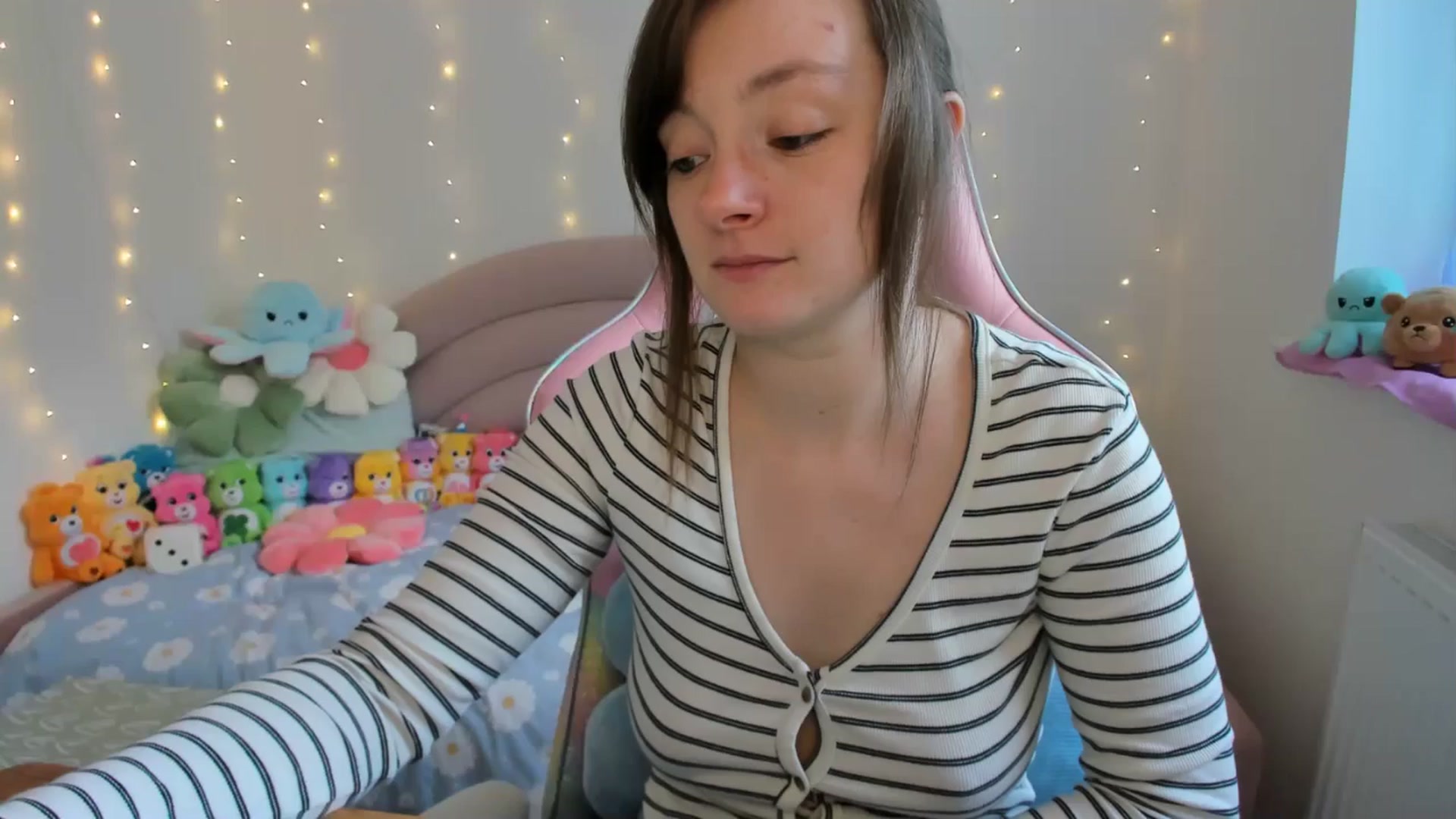 Gallery image thumbnail from JessieBear_'s myfreecams stream on, 10/07/2024, 16:25 image 14 of 20
