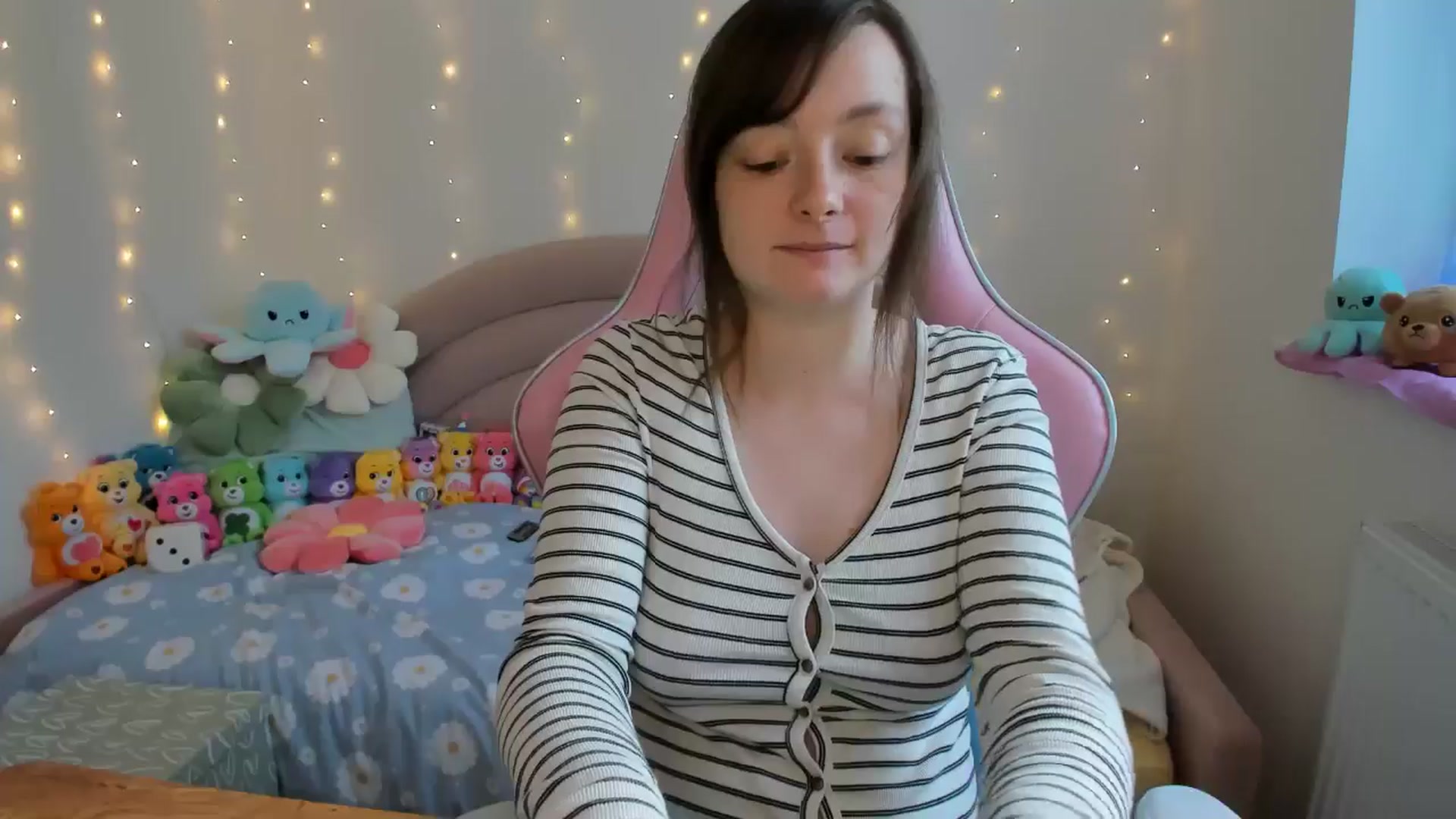 Gallery image thumbnail from JessieBear_'s myfreecams stream on, 10/07/2024, 17:14 image 7 of 20