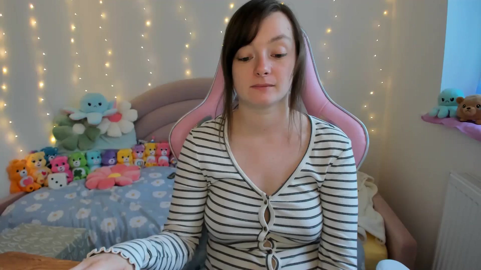 Gallery image thumbnail from JessieBear_'s myfreecams stream on, 10/07/2024, 17:14 image 16 of 20
