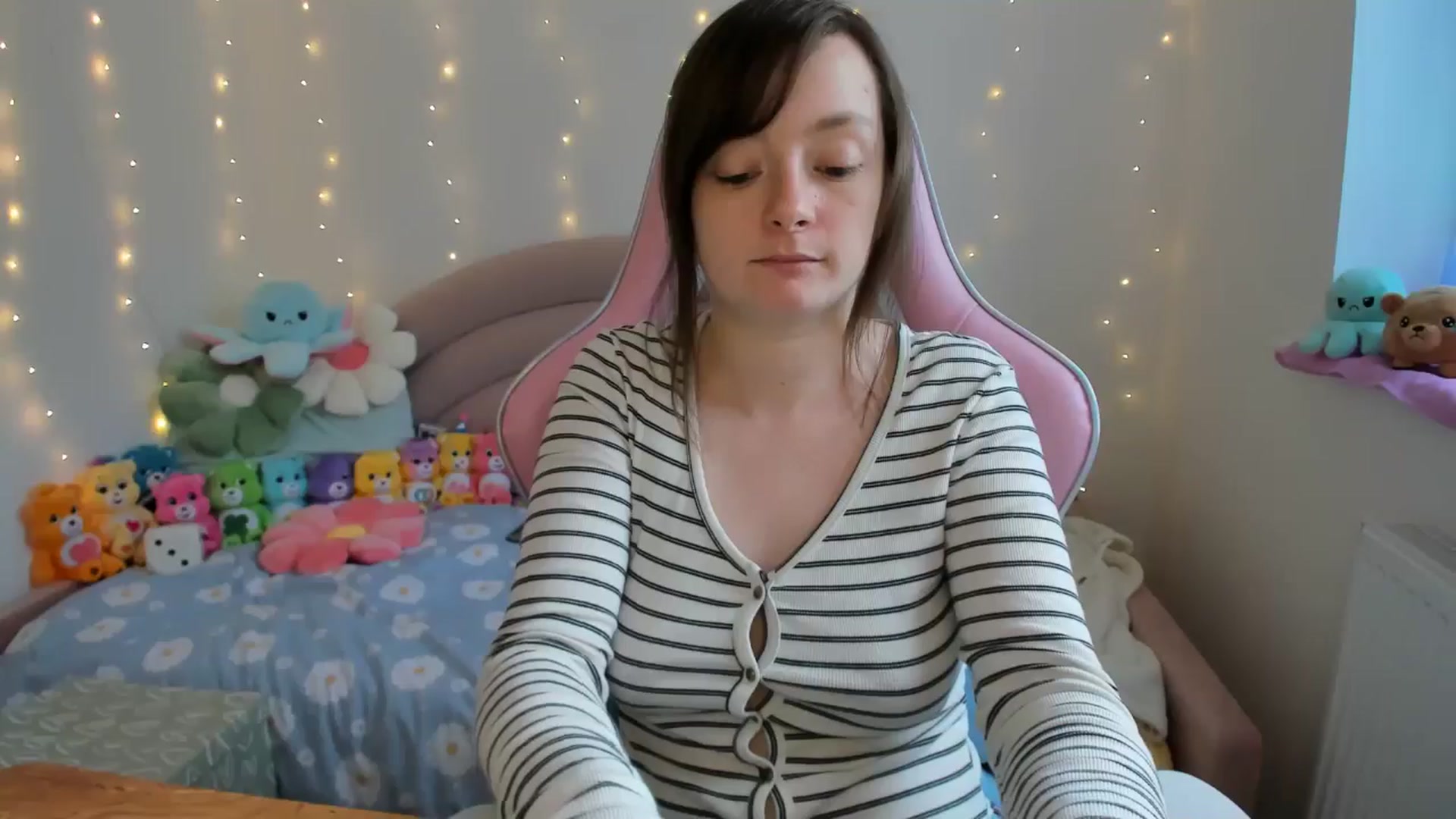 Gallery image thumbnail from JessieBear_'s myfreecams stream on, 10/07/2024, 17:14 image 6 of 20