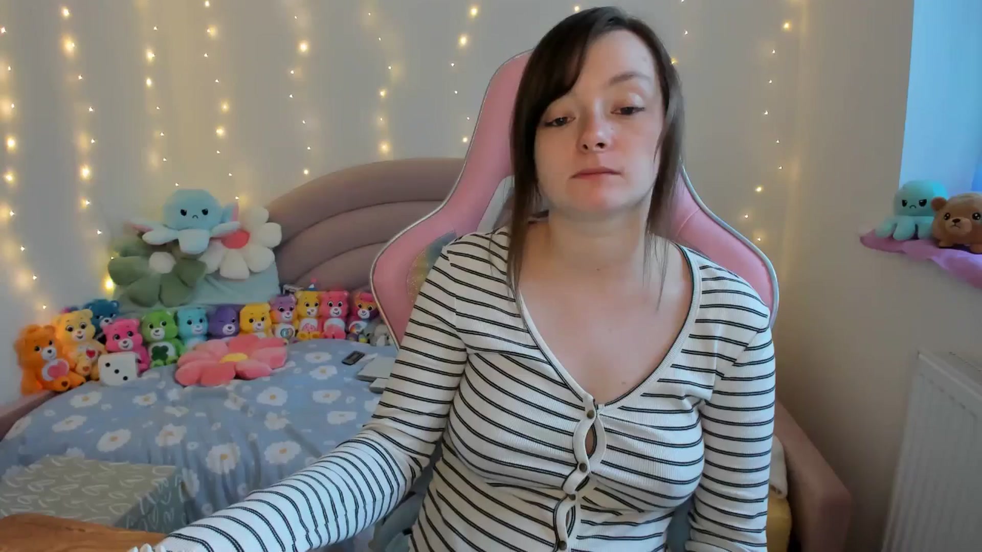 Gallery image thumbnail from JessieBear_'s myfreecams stream on, 10/07/2024, 17:14 image 19 of 20