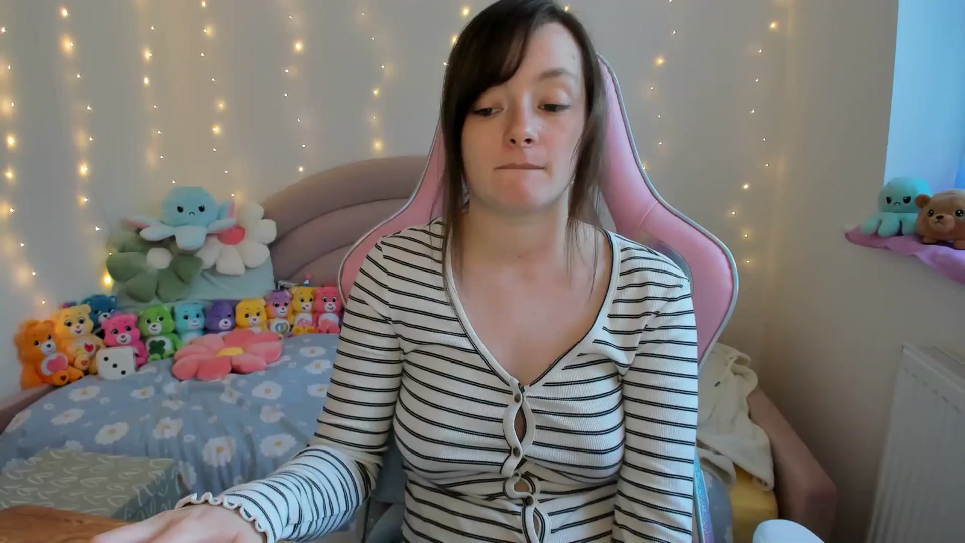 Gallery image thumbnail from JessieBear_'s myfreecams stream on, 10/07/2024, 17:14 image 14 of 20