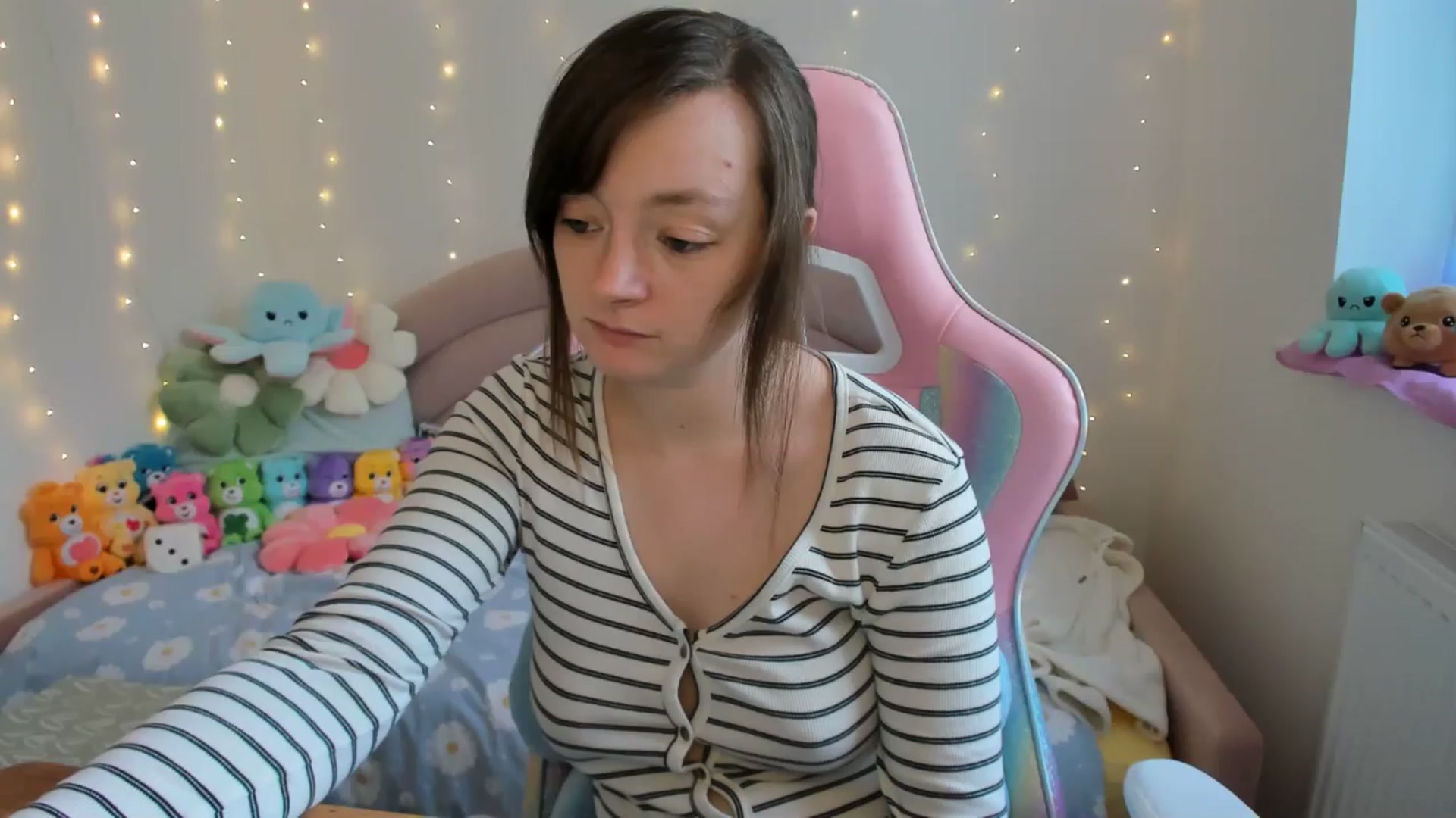 Gallery image thumbnail from JessieBear_'s myfreecams stream on, 10/07/2024, 17:14 image 3 of 20