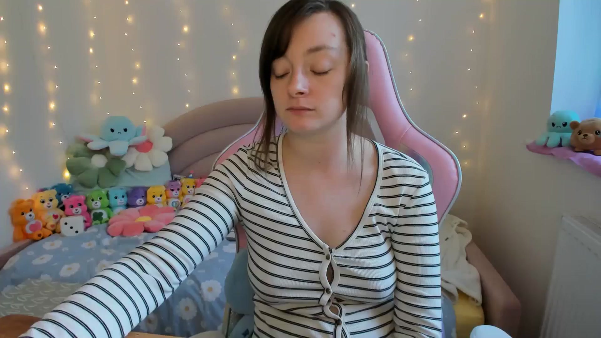 Gallery image thumbnail from JessieBear_'s myfreecams stream on, 10/07/2024, 17:14 image 10 of 20