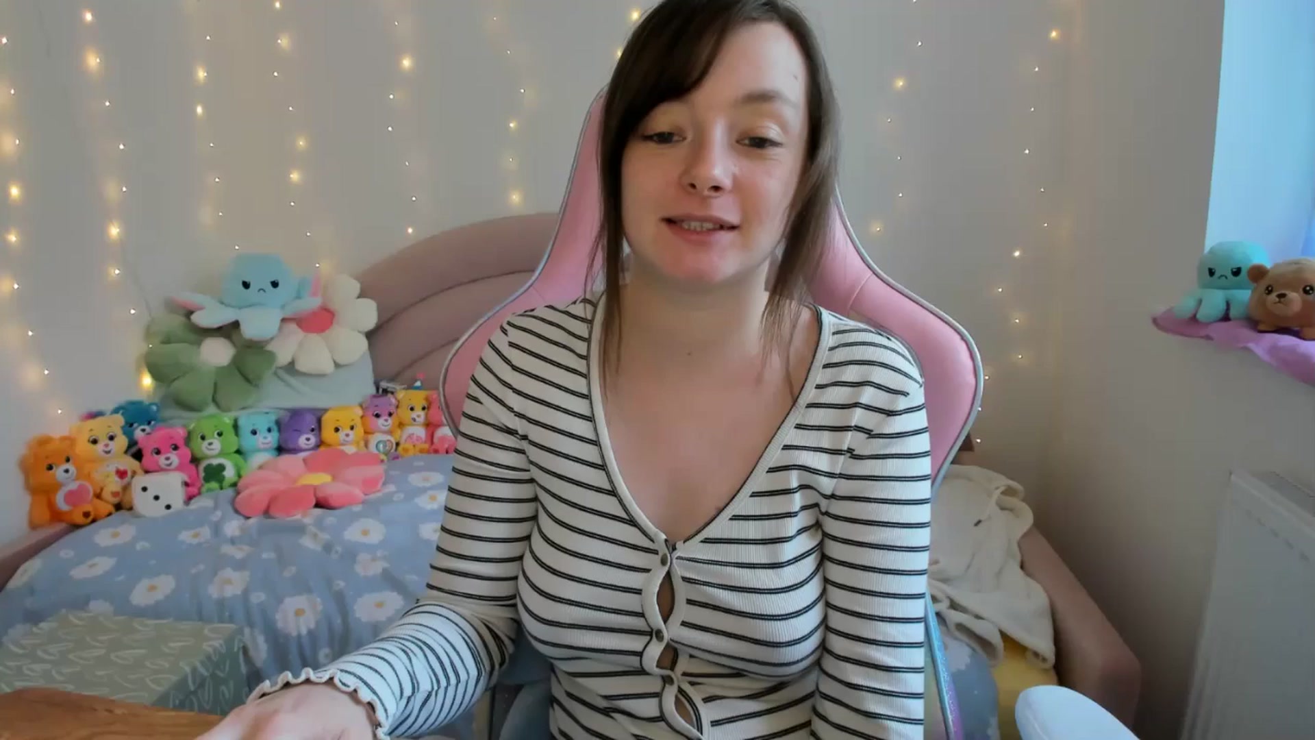 Gallery image thumbnail from JessieBear_'s myfreecams stream on, 10/07/2024, 17:14 image 2 of 20