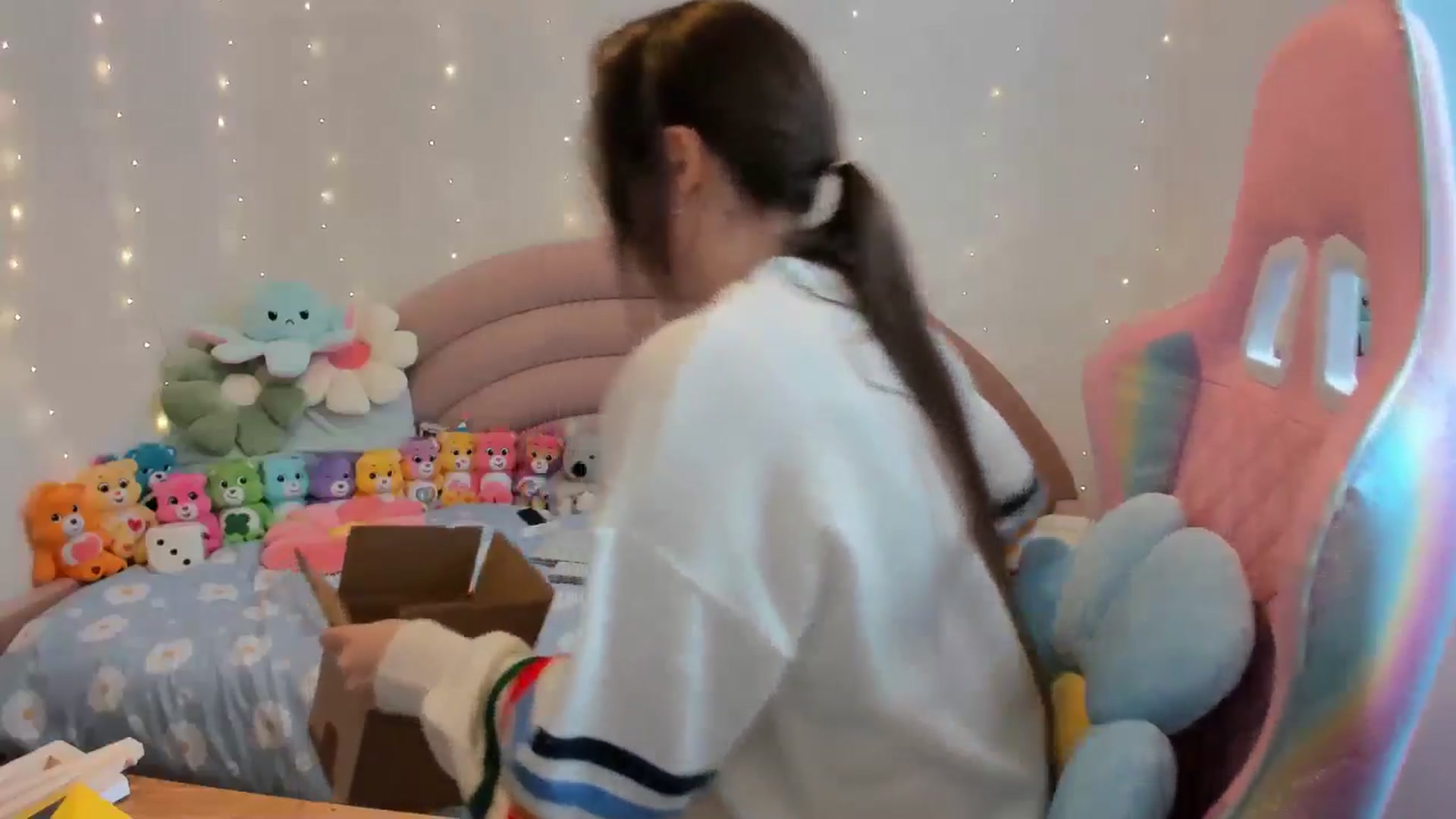 Gallery image thumbnail from JessieBear_'s myfreecams stream on, 10/08/2024, 14:47 image 4 of 20