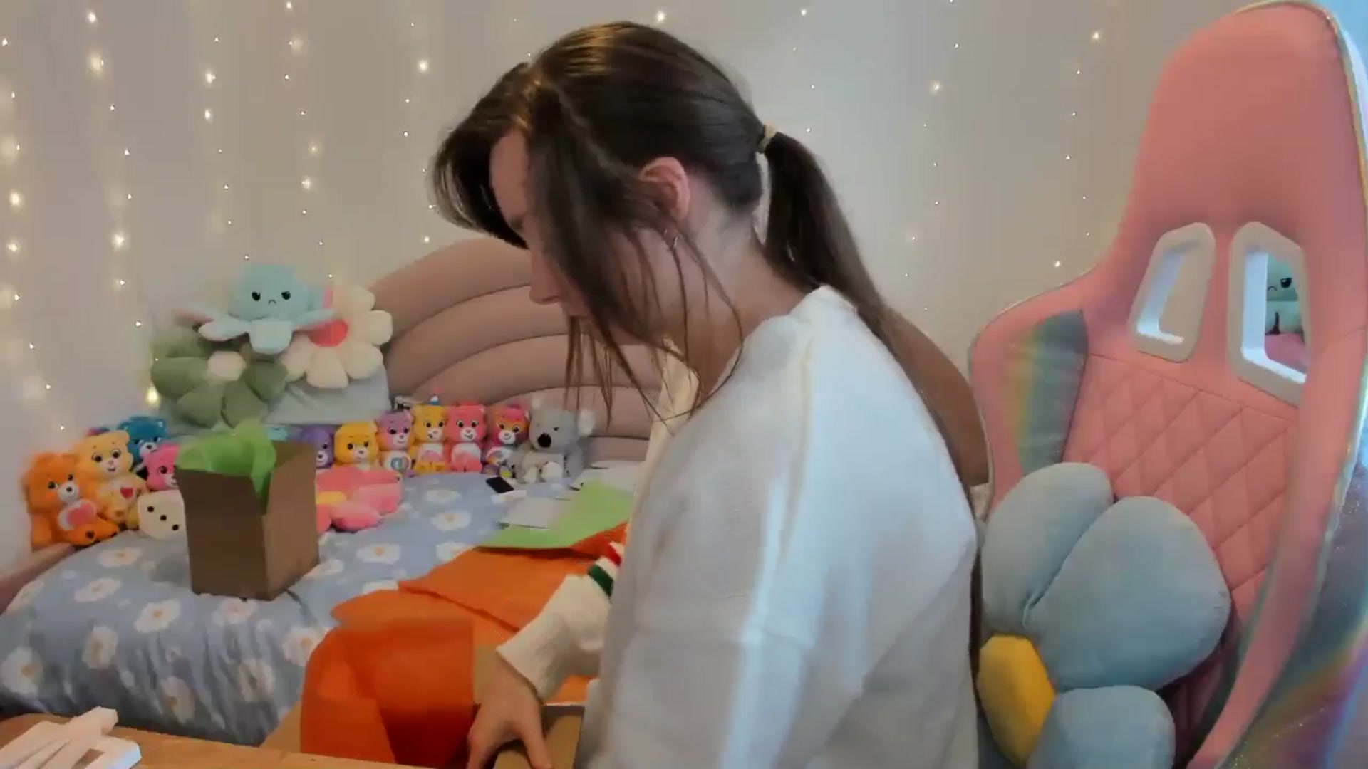 Gallery image thumbnail from JessieBear_'s myfreecams stream on, 10/08/2024, 14:47 image 15 of 20