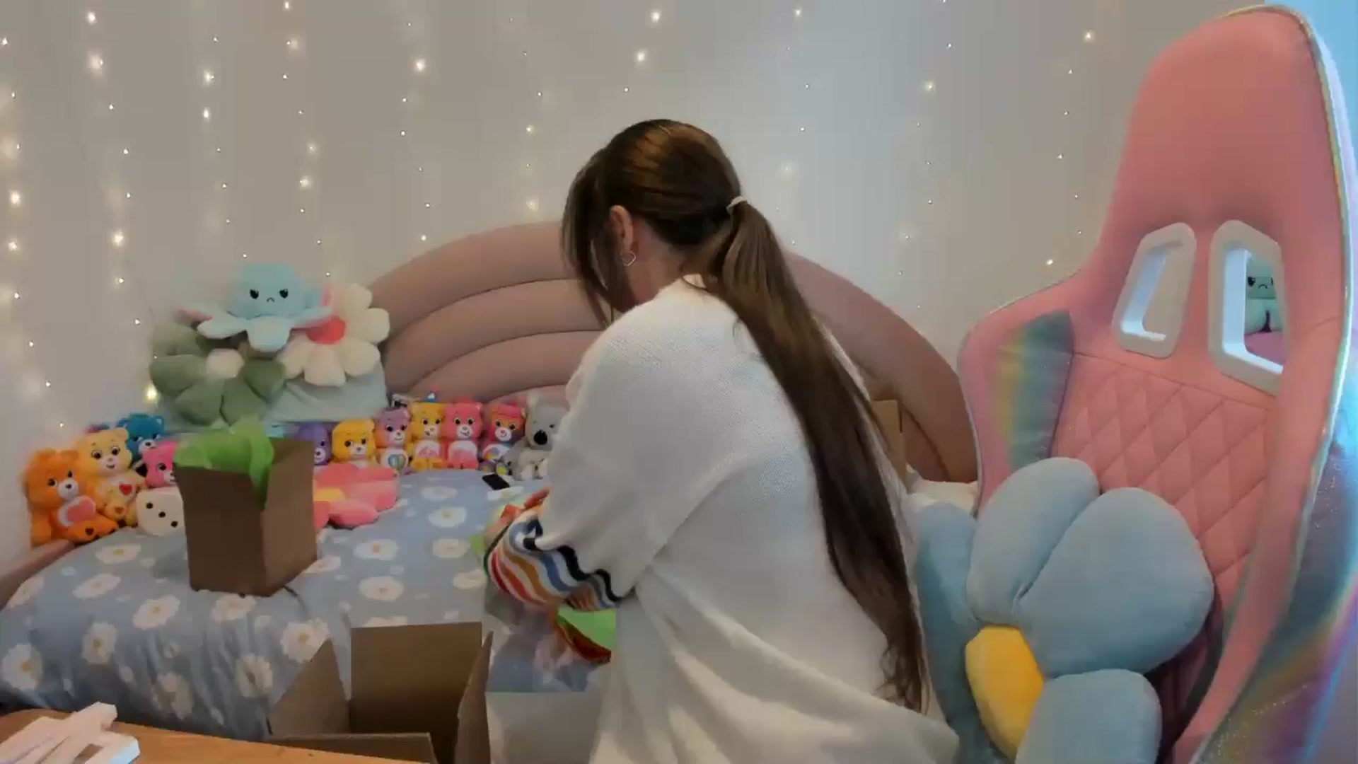 Gallery image thumbnail from JessieBear_'s myfreecams stream on, 10/08/2024, 14:47 image 14 of 20