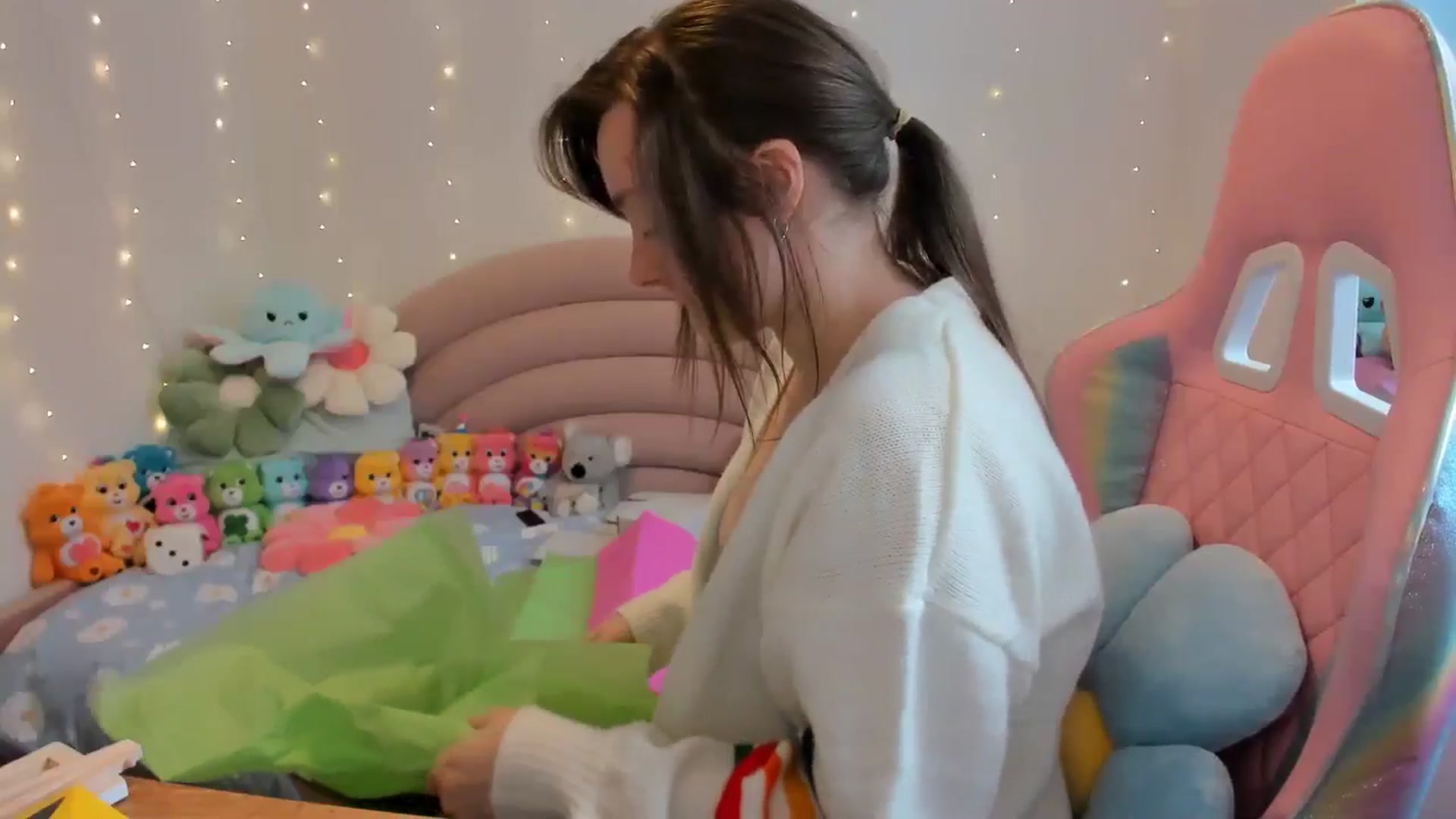 Gallery image thumbnail from JessieBear_'s myfreecams stream on, 10/08/2024, 14:47 image 5 of 20