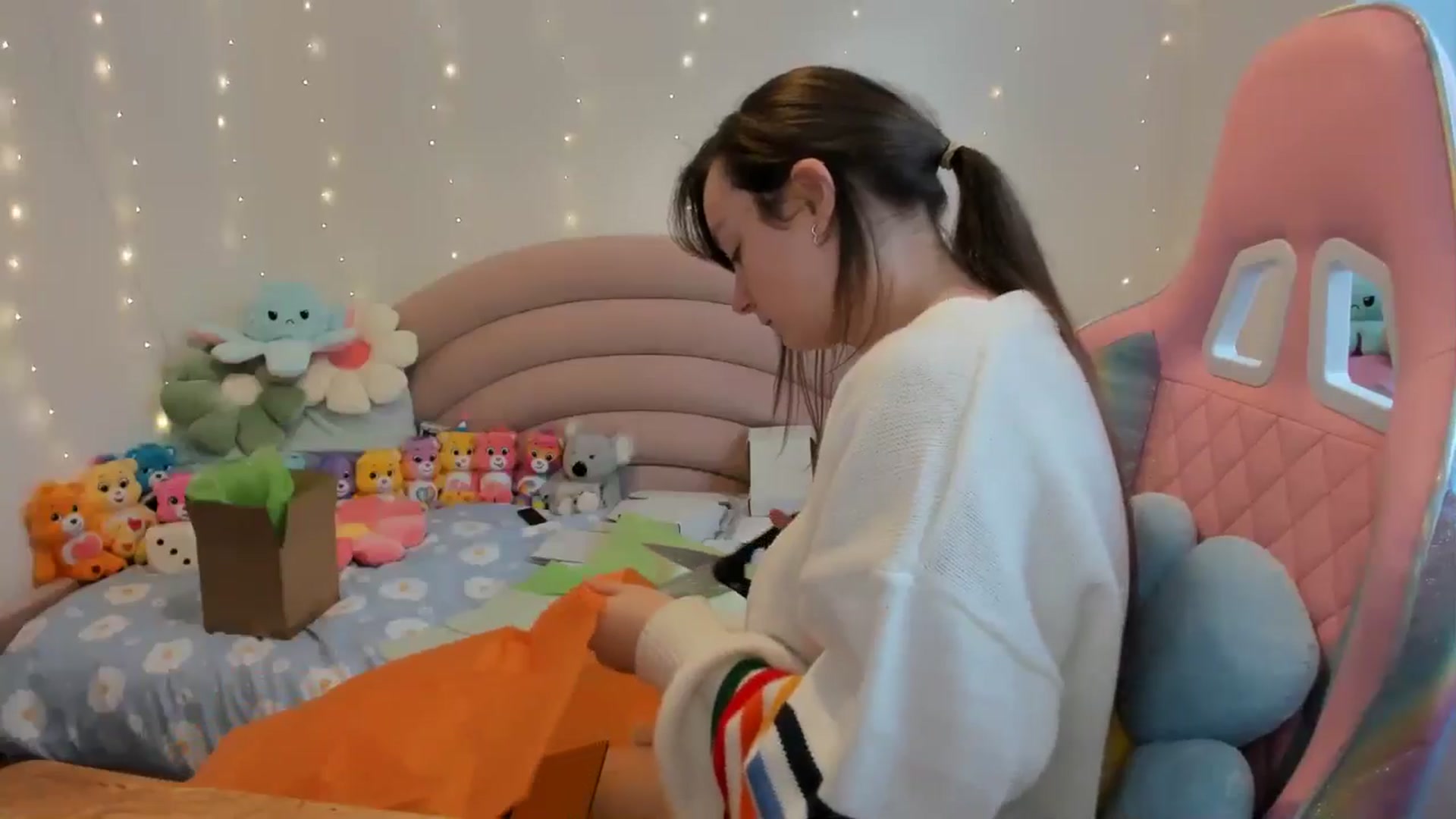 Gallery image thumbnail from JessieBear_'s myfreecams stream on, 10/08/2024, 14:47 image 16 of 20